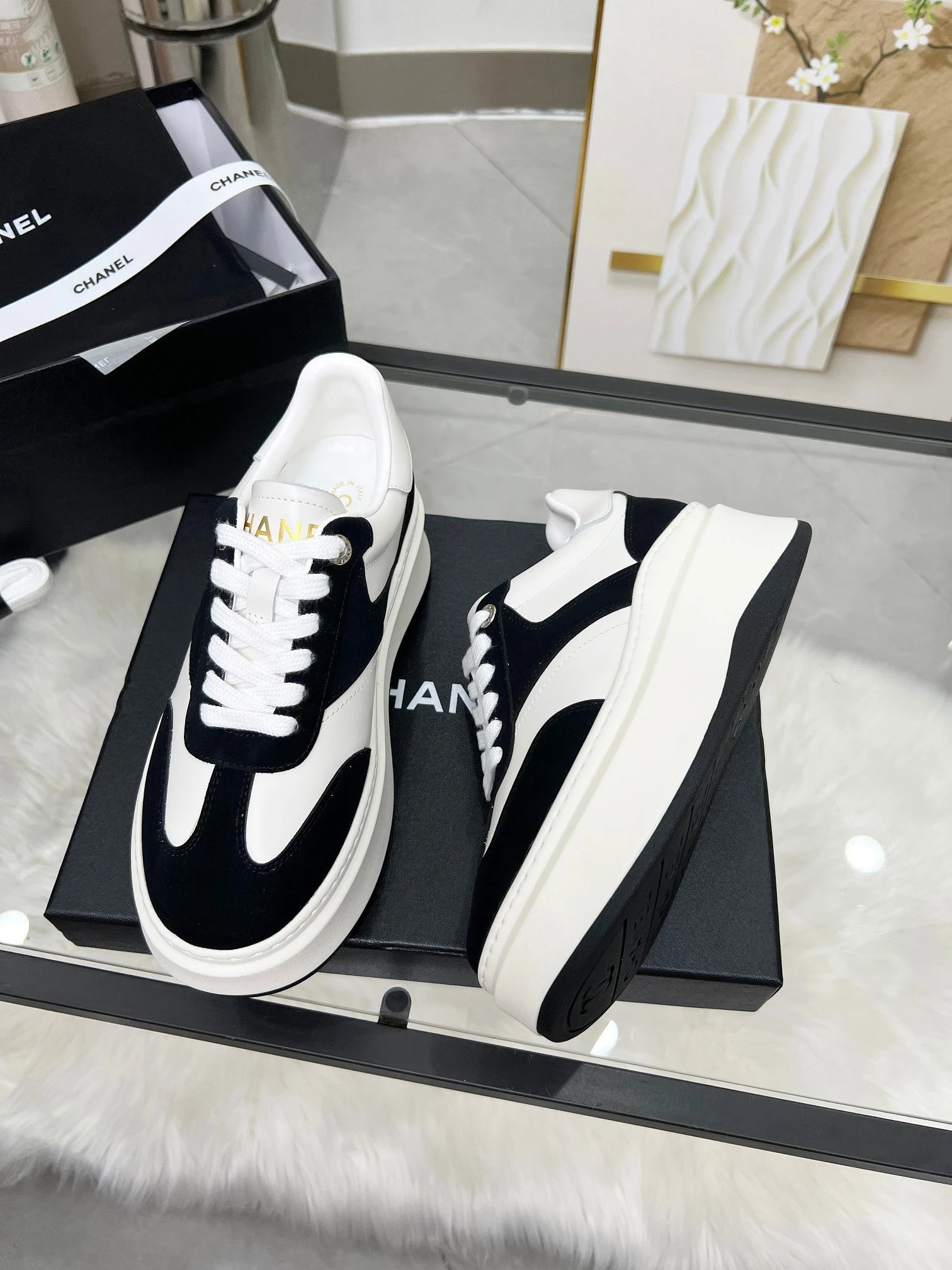 Chanel 25C Sneakers Black - Gallery Image 6 - Detailed View