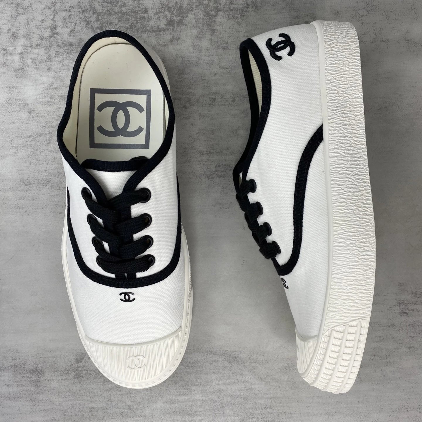 Vintage Canvas Low Top Sneakers Retro Black White - Gallery Image 3 - Detailed View