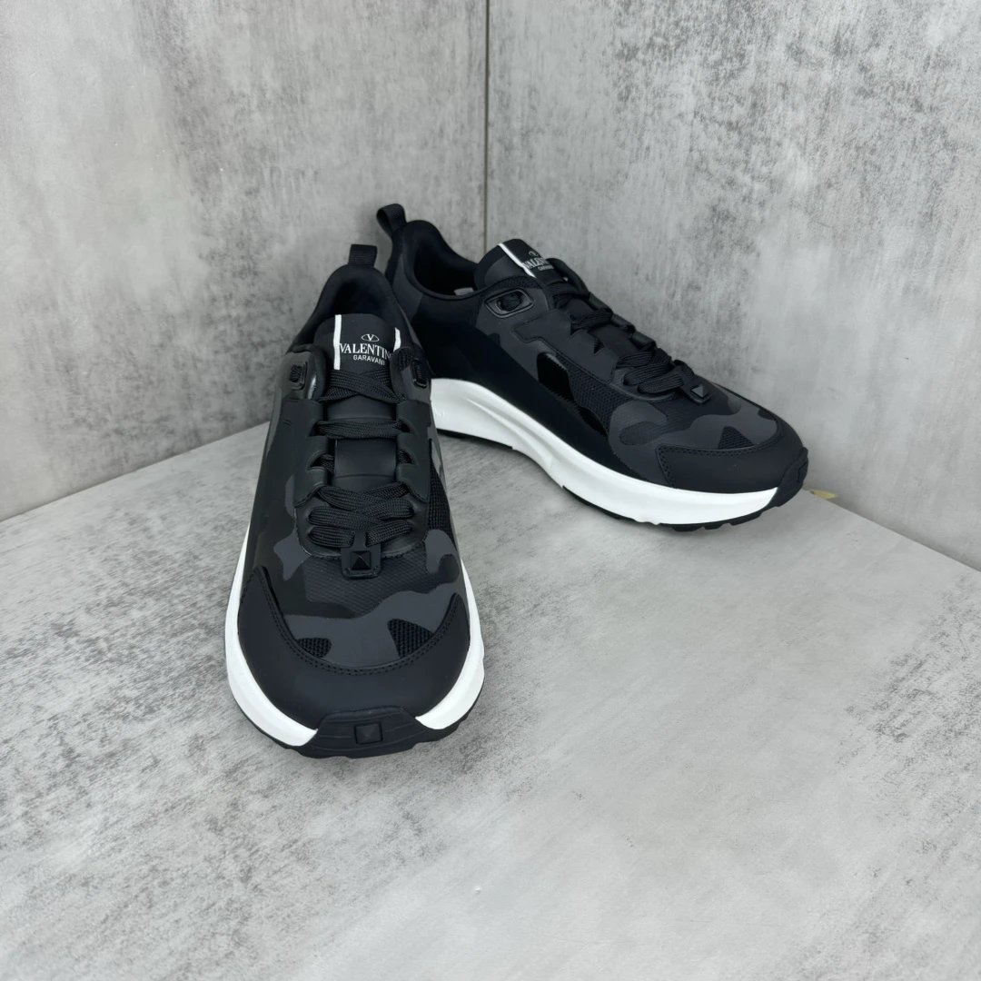 True Act Mesh Sneakers Jet Black - Gallery Image 2 - Detailed View