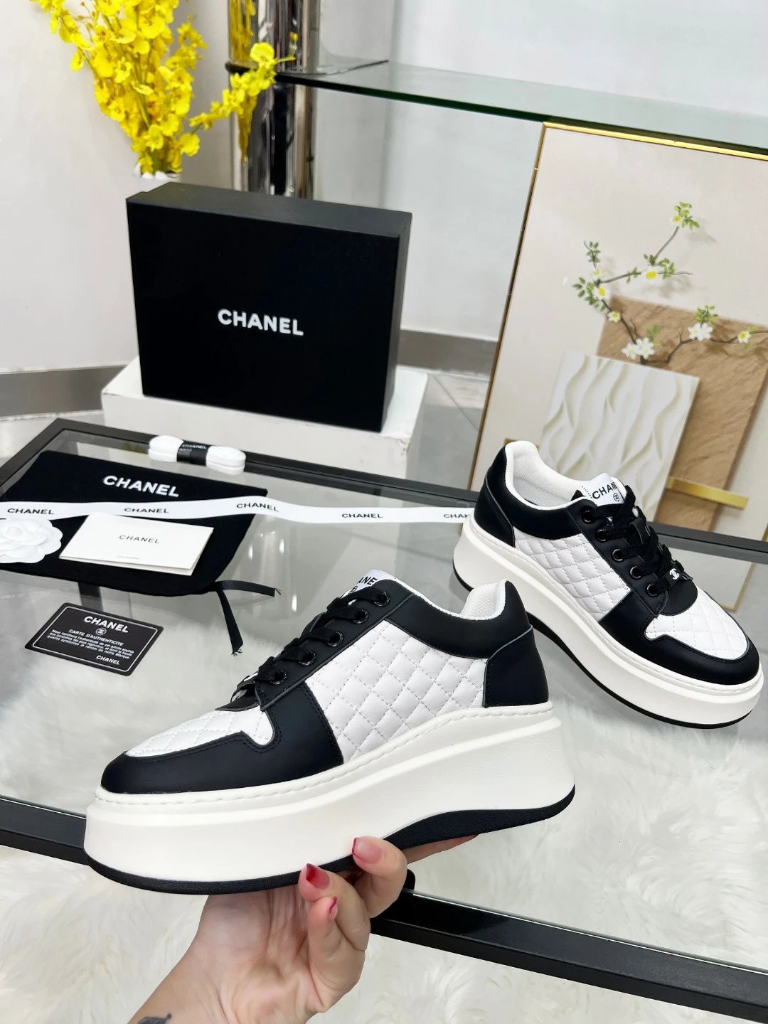 Chanel 25C Sneakers Black White - Gallery Image 5 - Detailed View