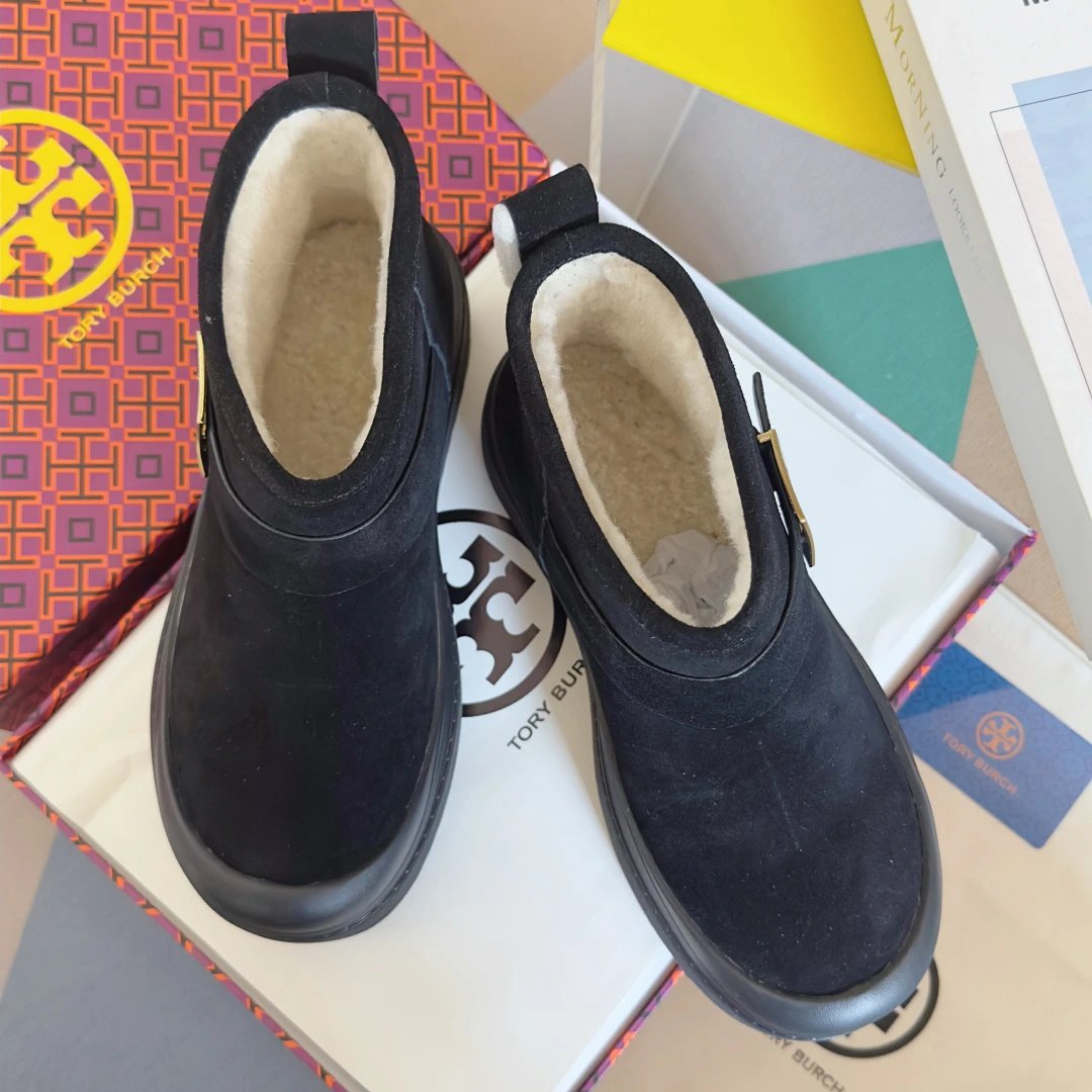 Women's Shearling Leather Platform Snow Boots Onyx Black - Gallery Image 3 - Detailed View