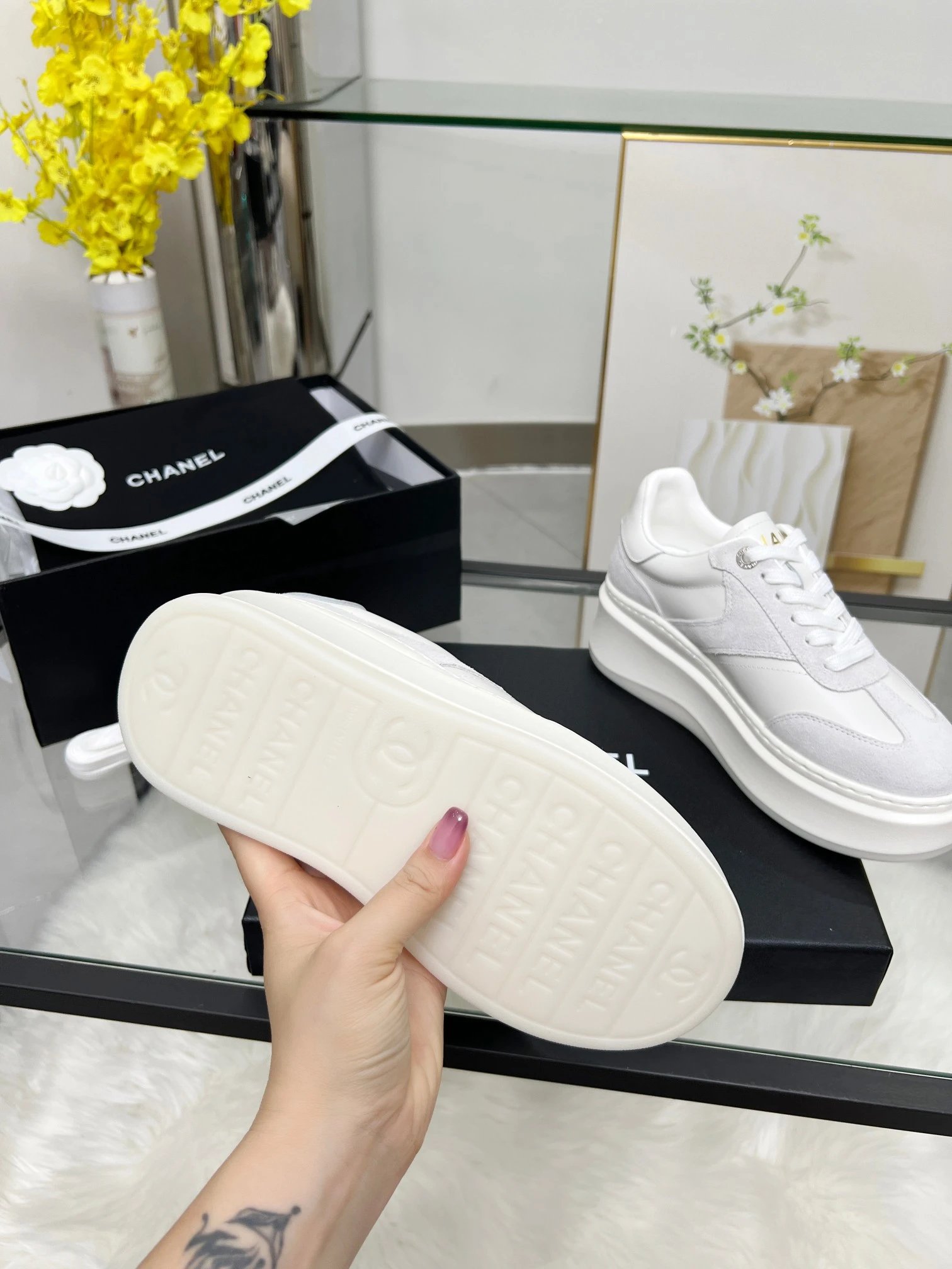Chanel 25C Calfskin Sneakers White - Gallery Image 7 - Detailed View