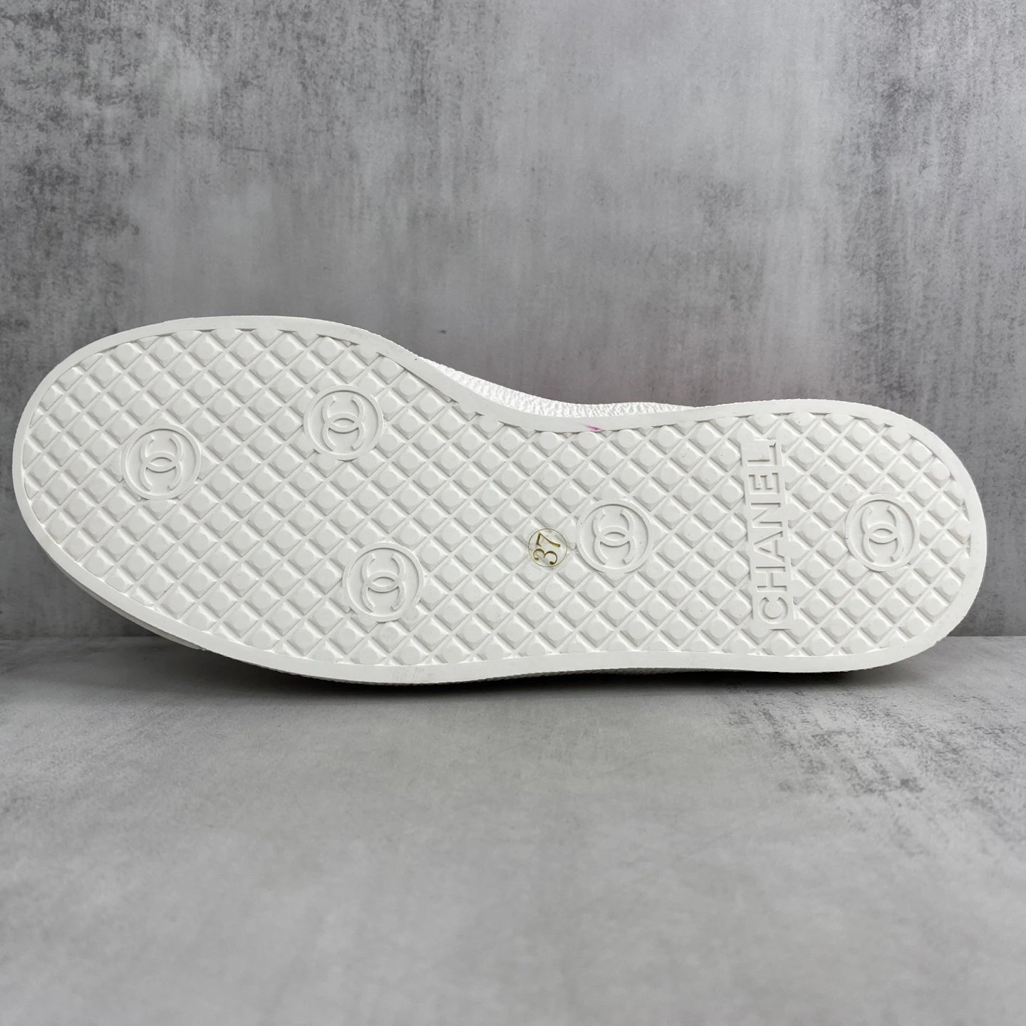 Vintage Canvas Low Top Sneakers with Rubber Sole Crimson Red - Gallery Image 8 - Detailed View