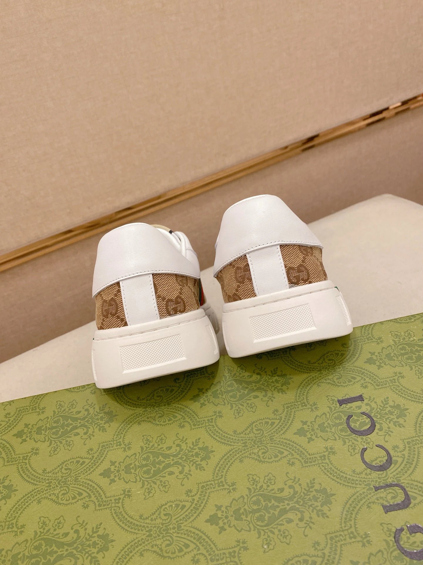 Gucci Canvas Beige Sneakers Embroidered Bee - Gallery Image 8 - Detailed View