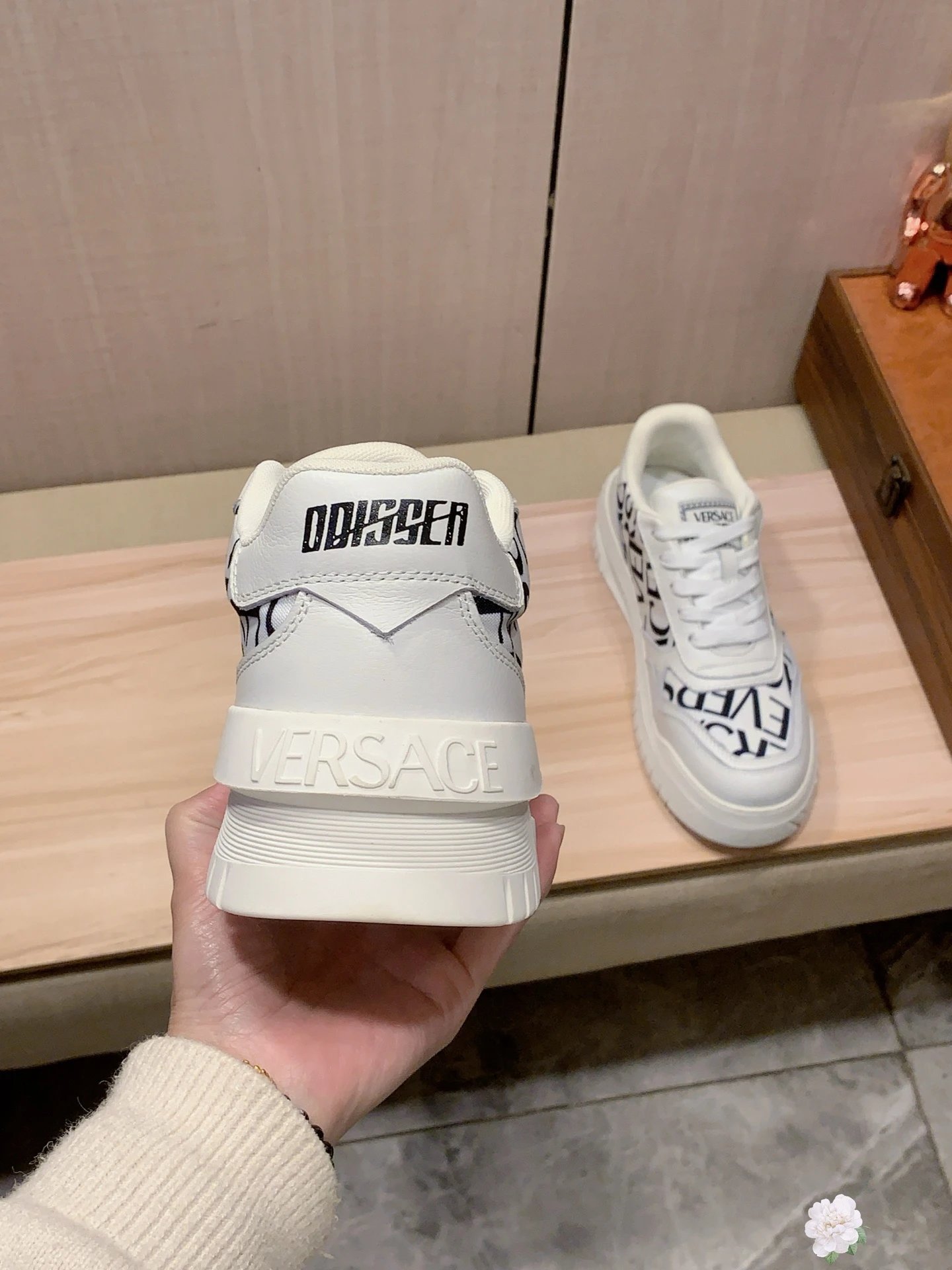 Chunky Leather Logo Sneakers Ivory White - Gallery Image 6 - Detailed View
