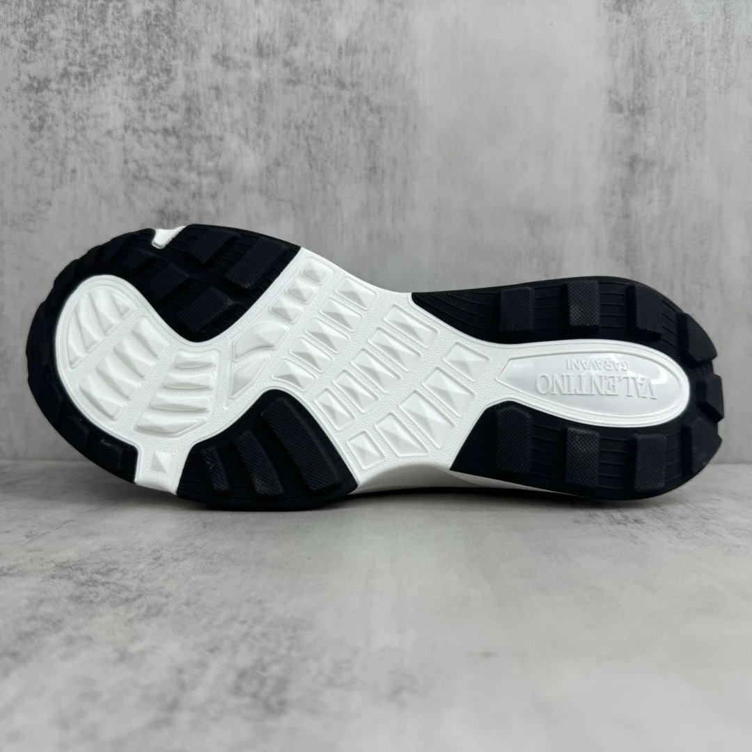 True Act Mesh Sneakers Jet Black - Gallery Image 8 - Detailed View