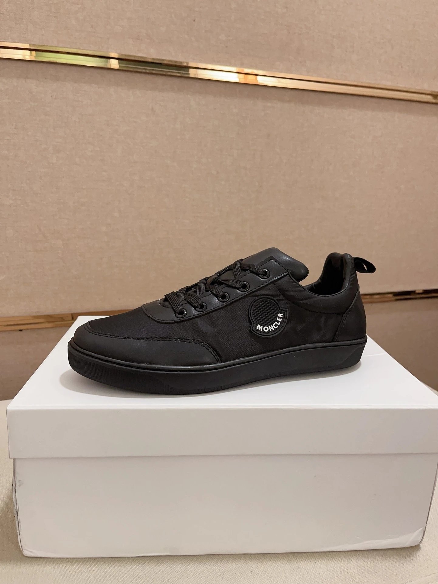 Moncler Lunarove Sneakers Black - Gallery Image 1 - Detailed View