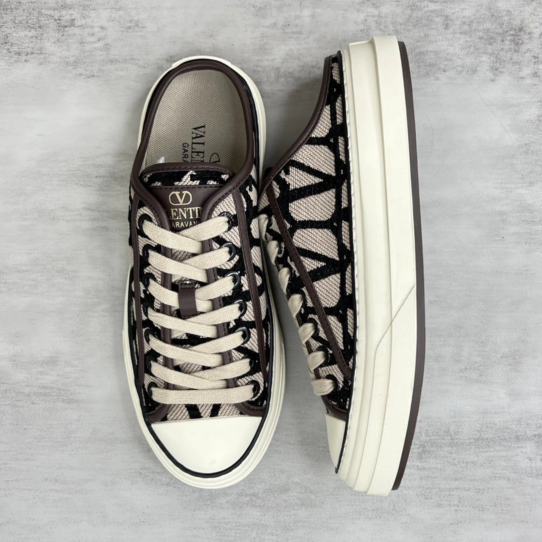 Low Top Canvas Sneakers Ivory Black - Gallery Image 3 - Detailed View