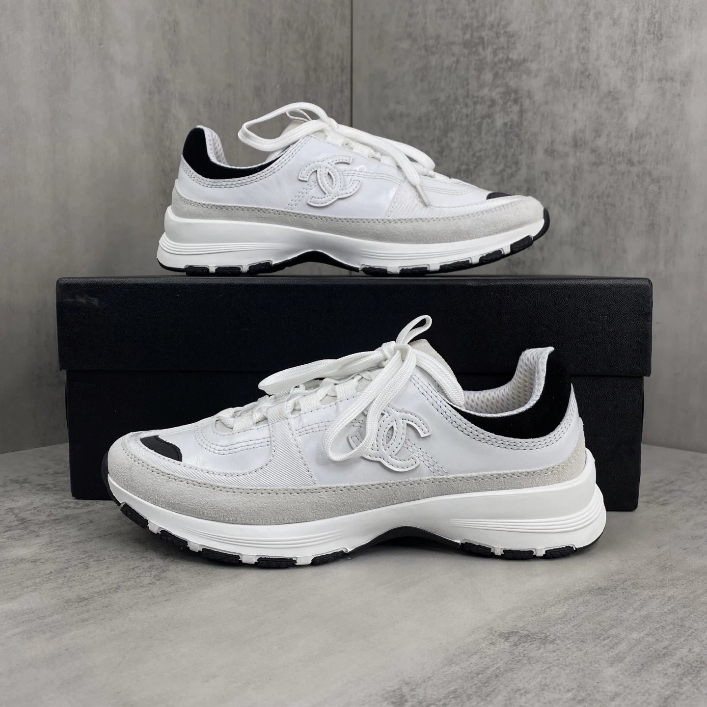 Women's Leather Suede Mesh Outdoor Sneakers Ivory White - Gallery Image 9 - Detailed View