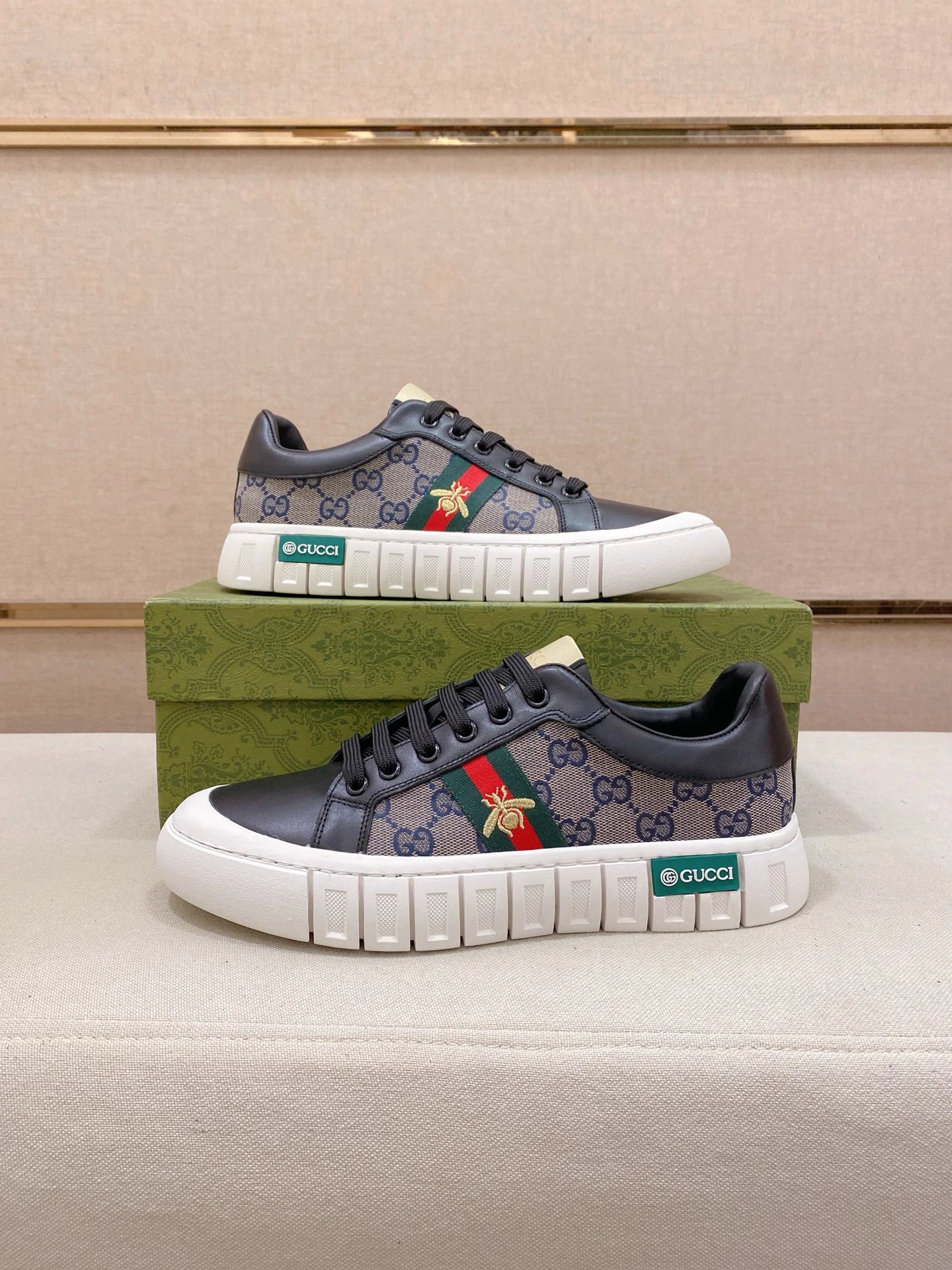 Gucci Canvas Black Sneakers Embroidered Bee - Gallery Image 7 - Detailed View
