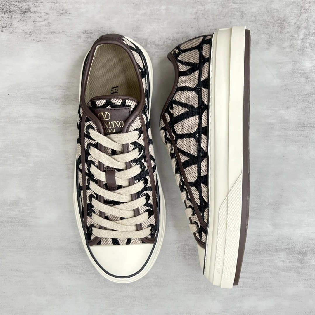 Valentino Garavani Totaloop Low Sneakers Beige - Gallery Image 3 - Detailed View