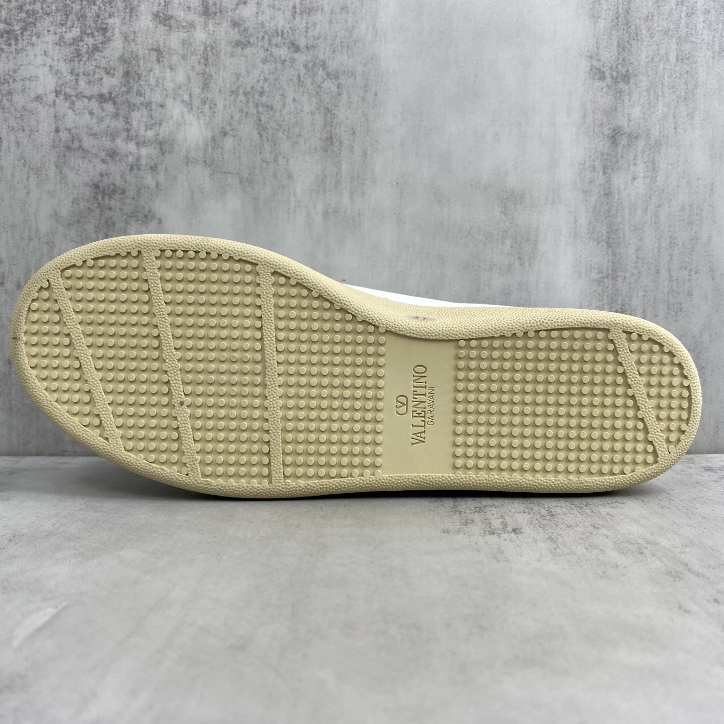 Low Top Leather Sneakers Ivory - Gallery Image 8 - Detailed View