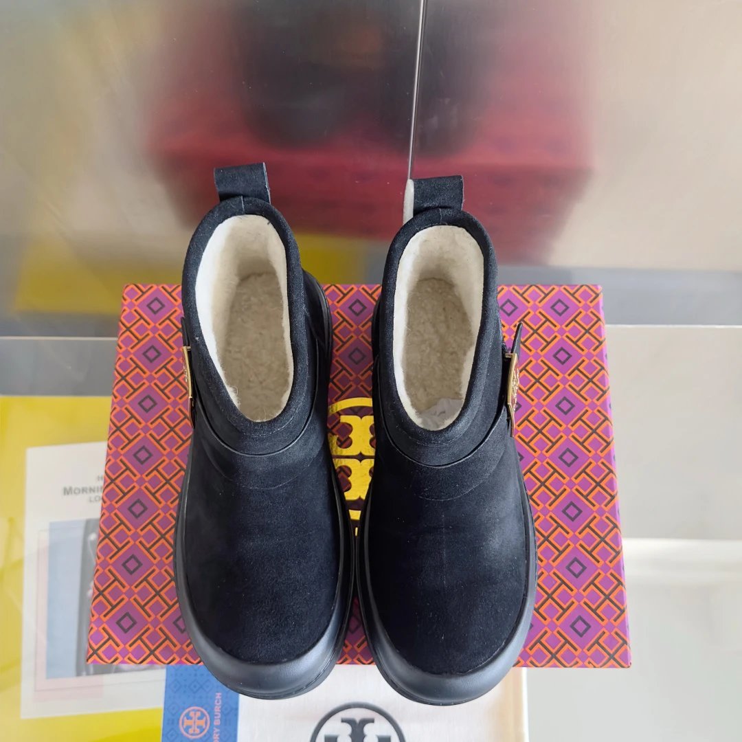 Women's Shearling Leather Platform Snow Boots Onyx Black - Gallery Image 7 - Detailed View