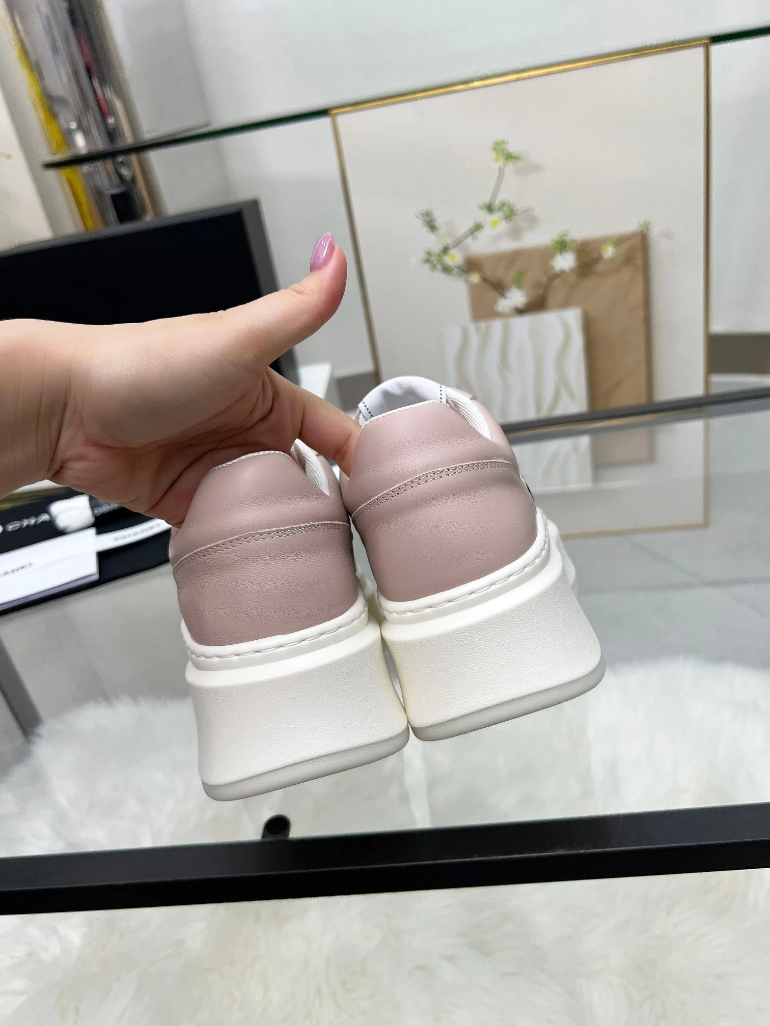 Chanel 25C Sneakers Pink - Gallery Image 9 - Detailed View
