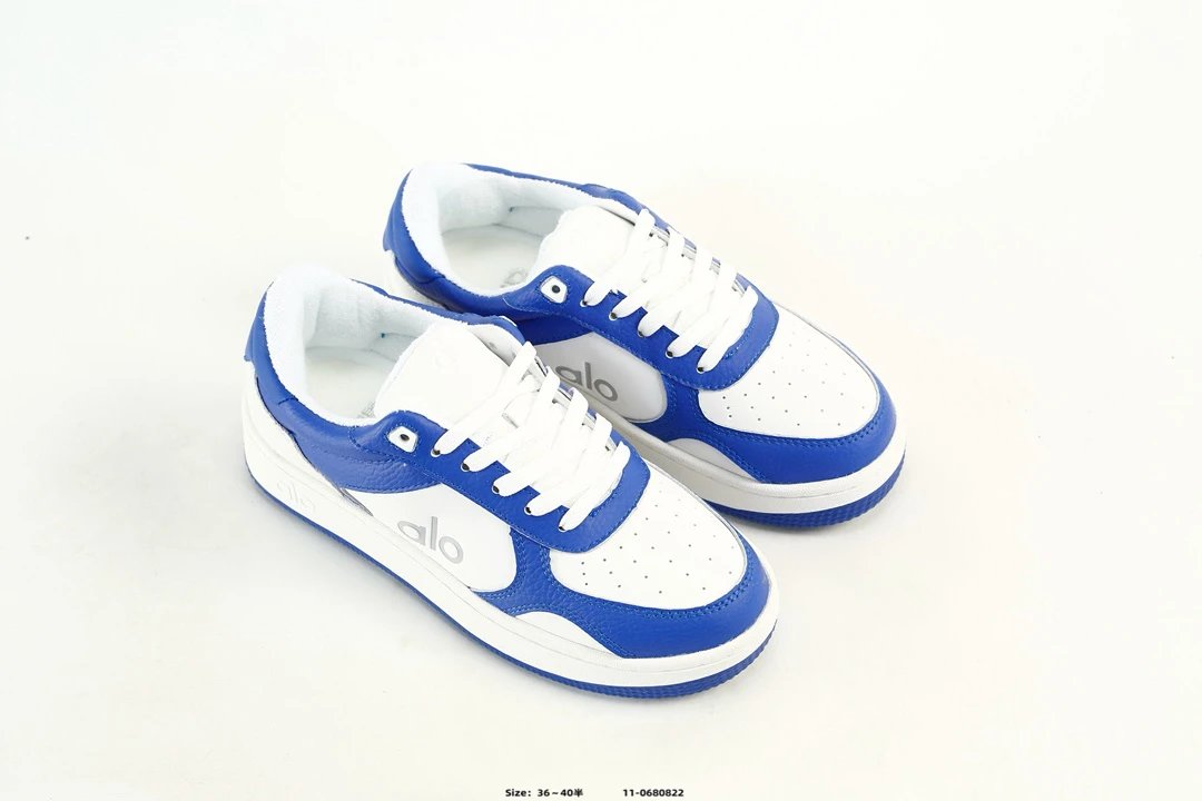 Alo Yoga Runner Sneakers Blue White - Gallery Image 8 - Detailed View