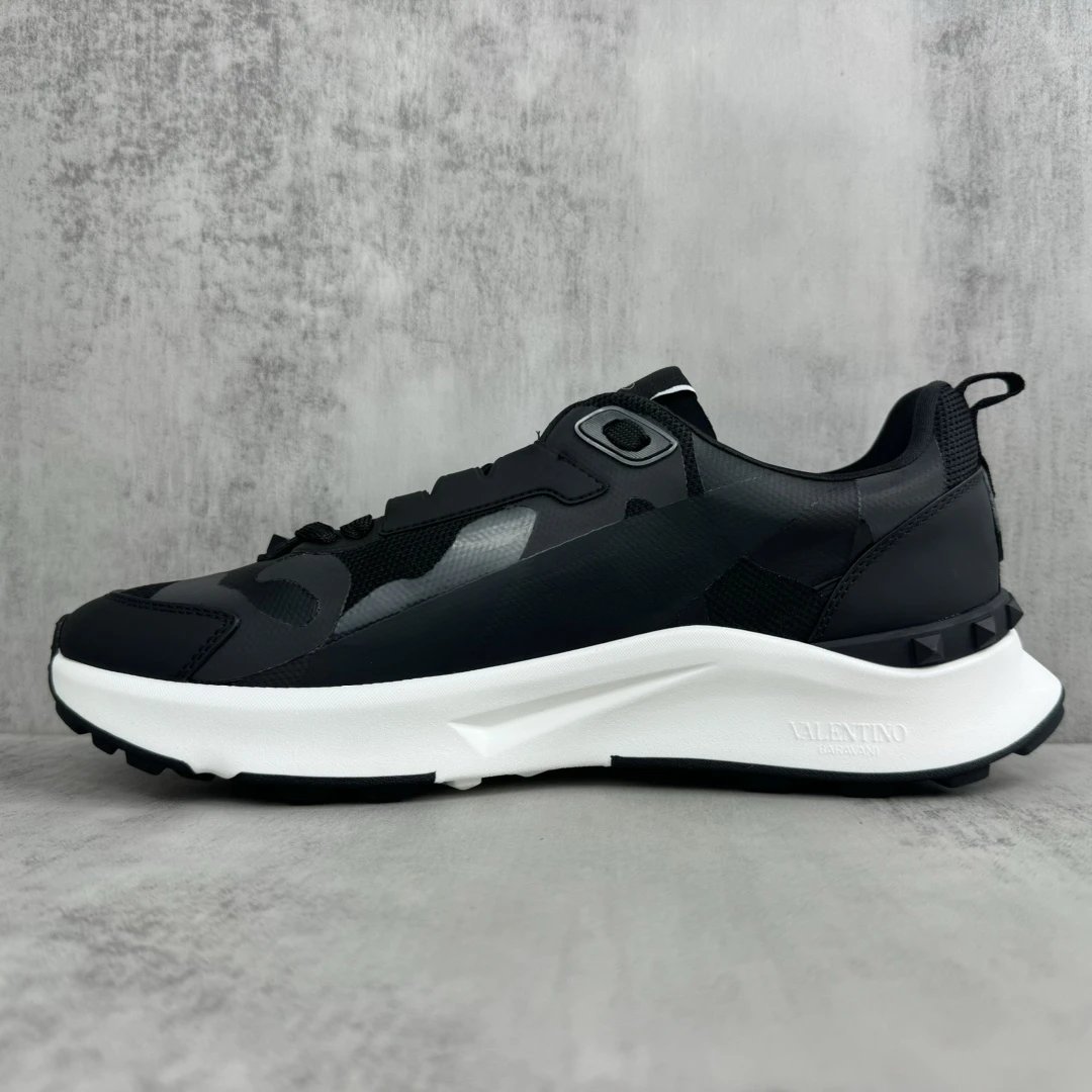 True Act Mesh Sneakers Jet Black - Gallery Image 7 - Detailed View