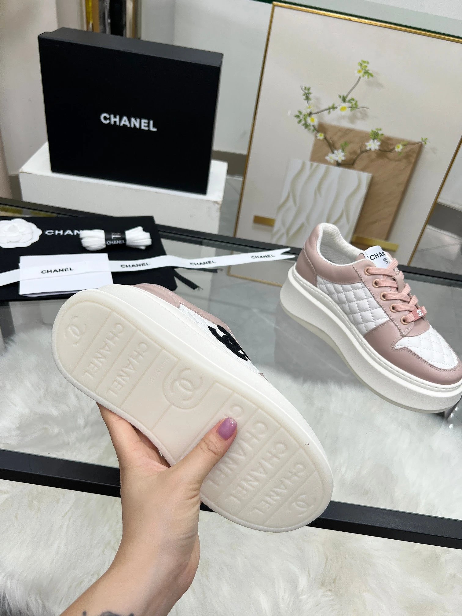 Chanel 25C Sneakers Pink - Gallery Image 8 - Detailed View