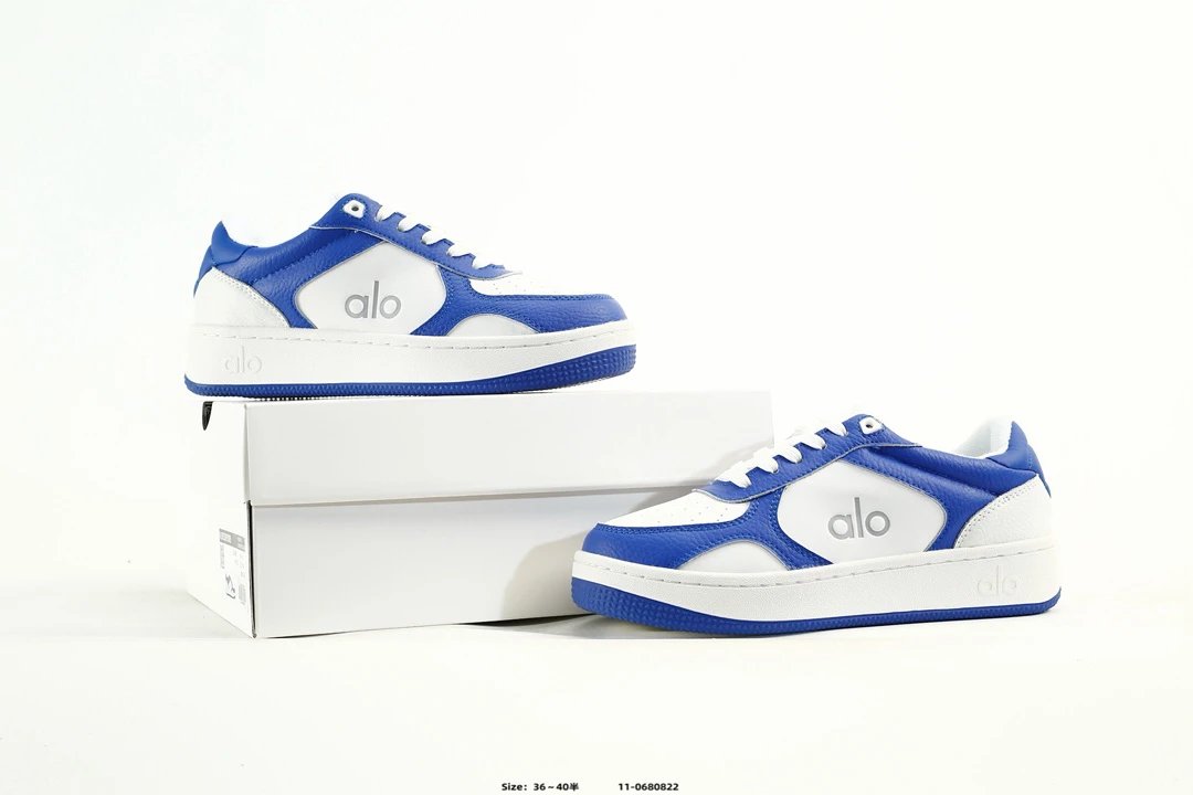 Alo Yoga Runner Sneakers Blue White - Gallery Image 9 - Detailed View