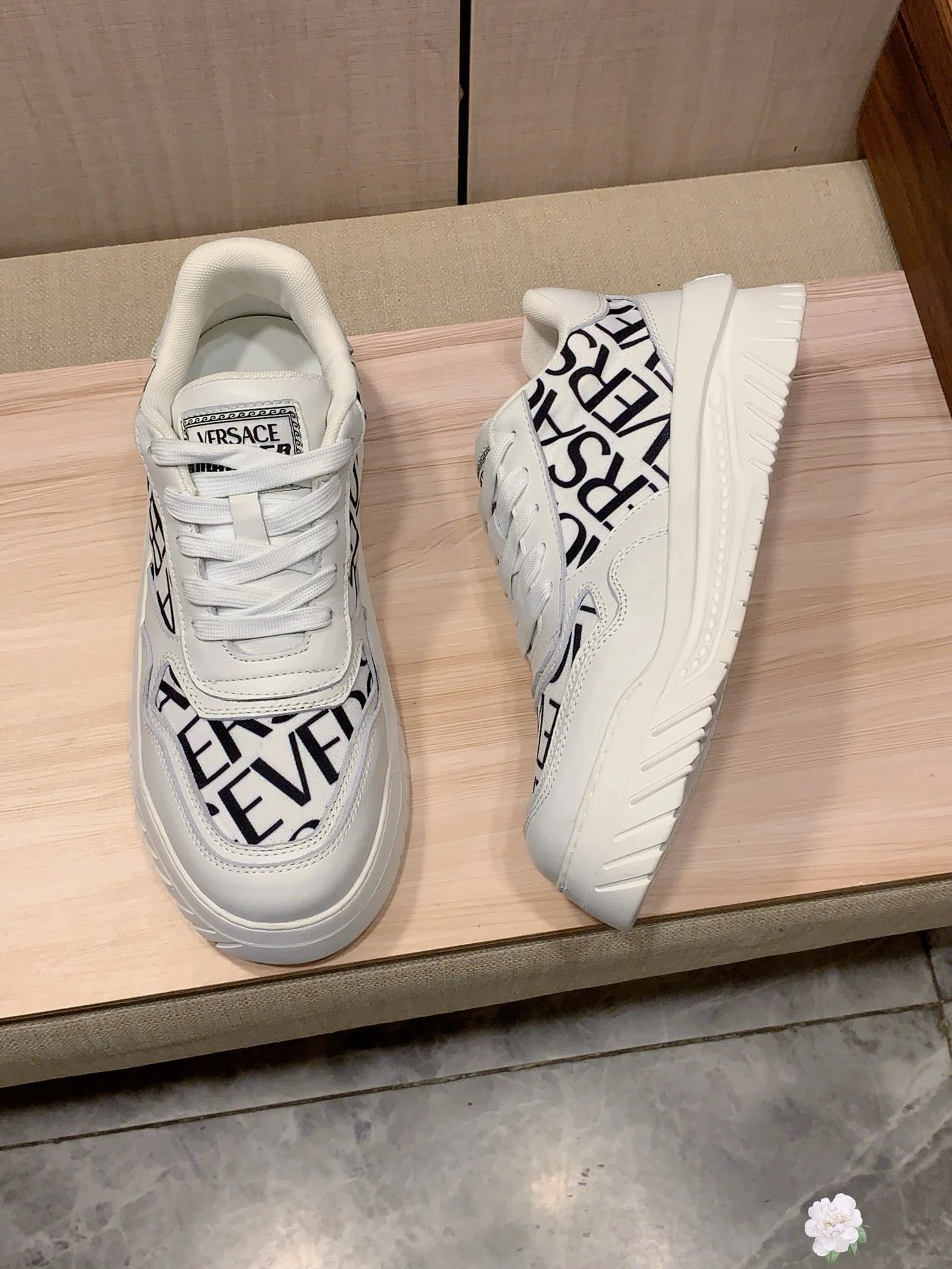 Chunky Leather Logo Sneakers Ivory White - Gallery Image 4 - Detailed View