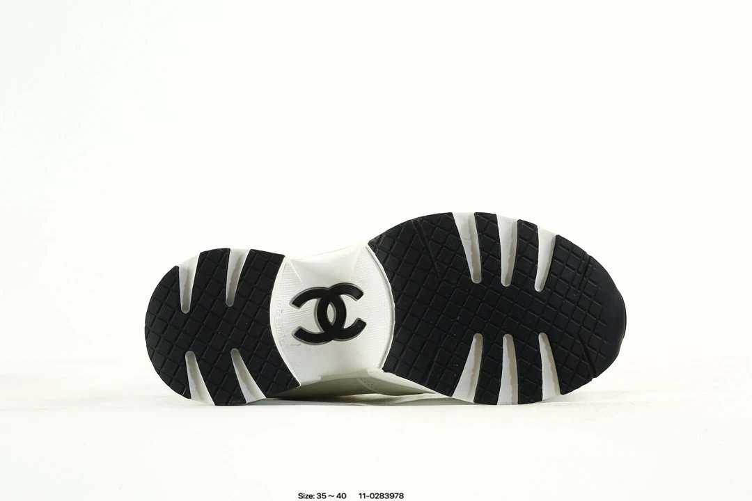 Low Top Calfskin Lace Up Chunky Sneakers Ivory White - Gallery Image 7 - Detailed View