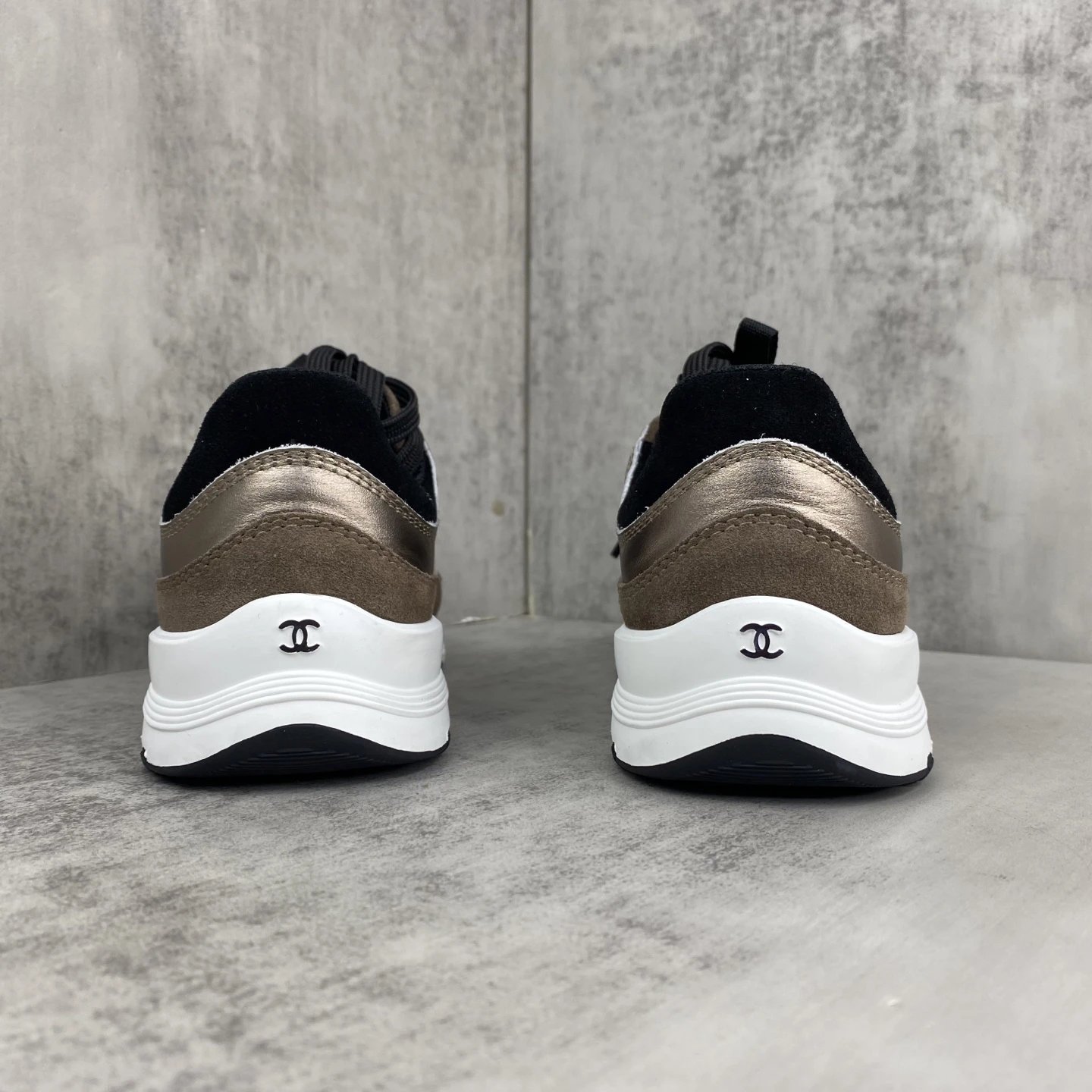 Women's Leather Mesh Outdoor Sneakers Bronze Finish - Gallery Image 5 - Detailed View