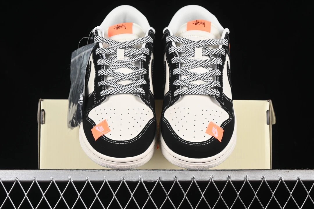 Custom Low-Top Skate Shoes Ivory Noir - Gallery Image 4 - Detailed View