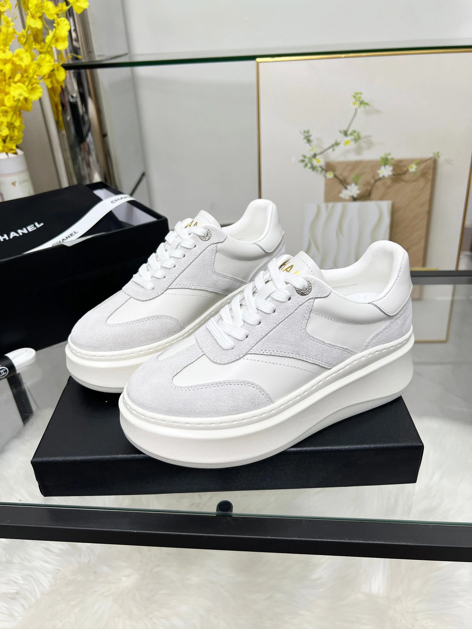 Chanel 25C Calfskin Sneakers White - Gallery Image 3 - Detailed View