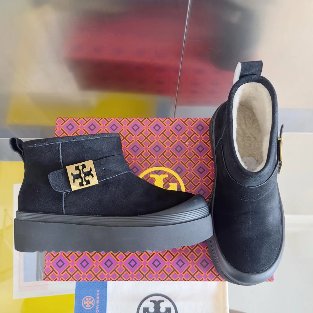 Women's Shearling Leather Platform Snow Boots Onyx Black - Gallery Image 2 - Detailed View