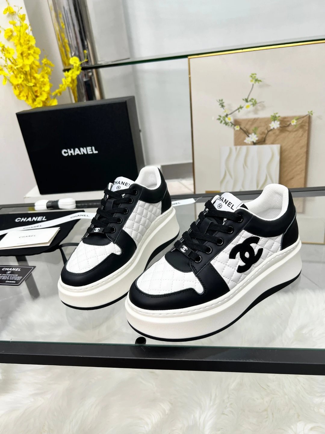 Chanel 25C Sneakers Black White - Gallery Image 3 - Detailed View