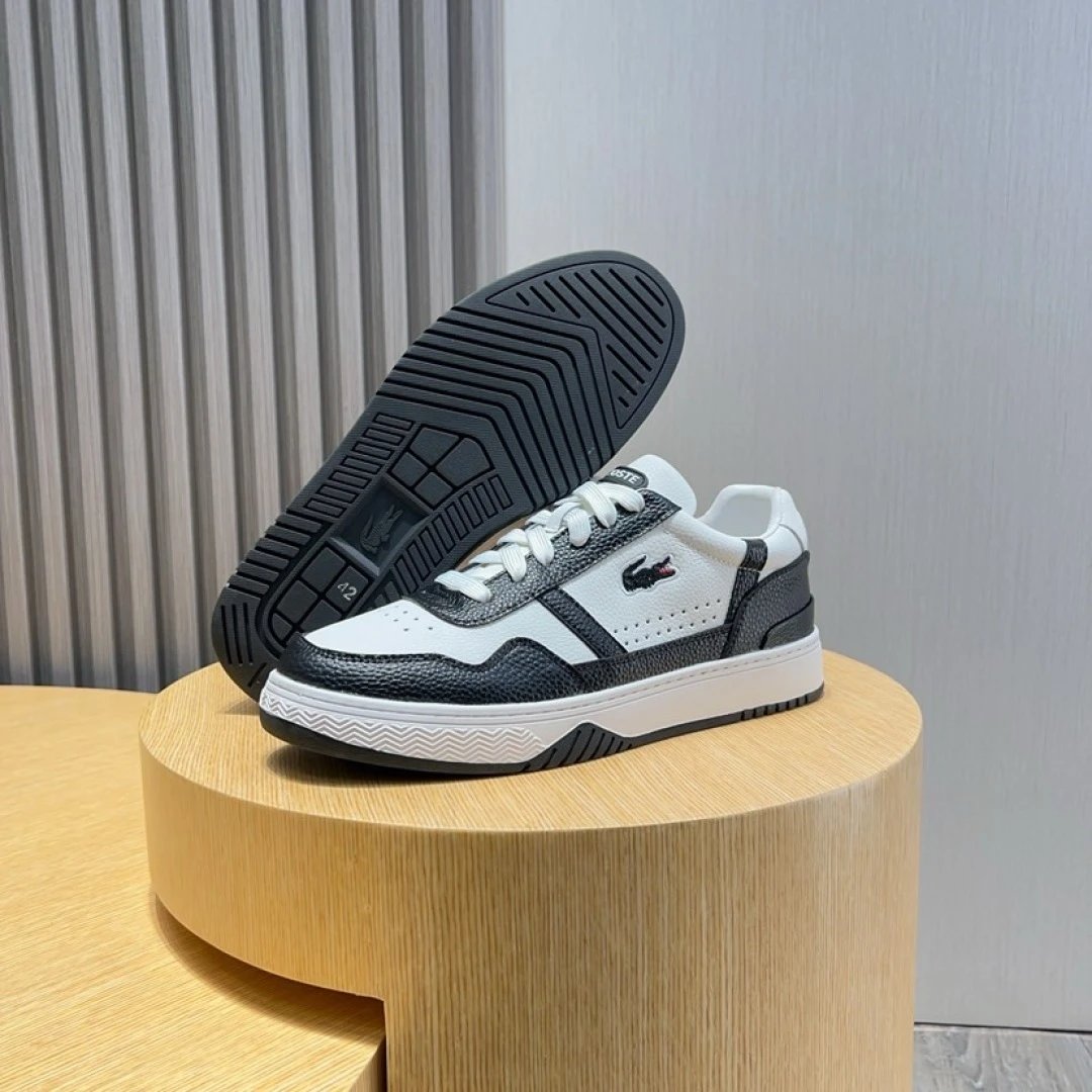 Lacoste Classic Sneakers Black White - Gallery Image 8 - Detailed View