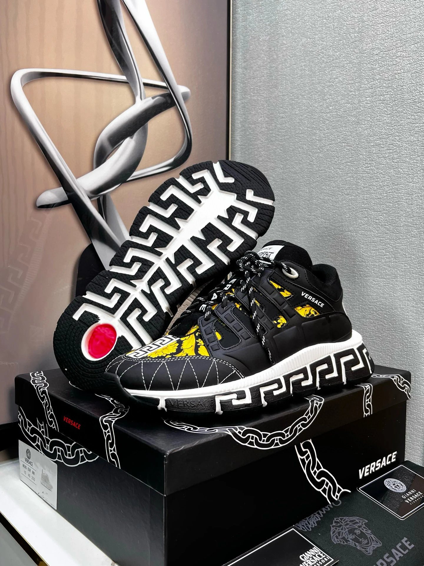 Baroque Leather Runner Sneakers Noir Gold - Gallery Image 9 - Detailed View