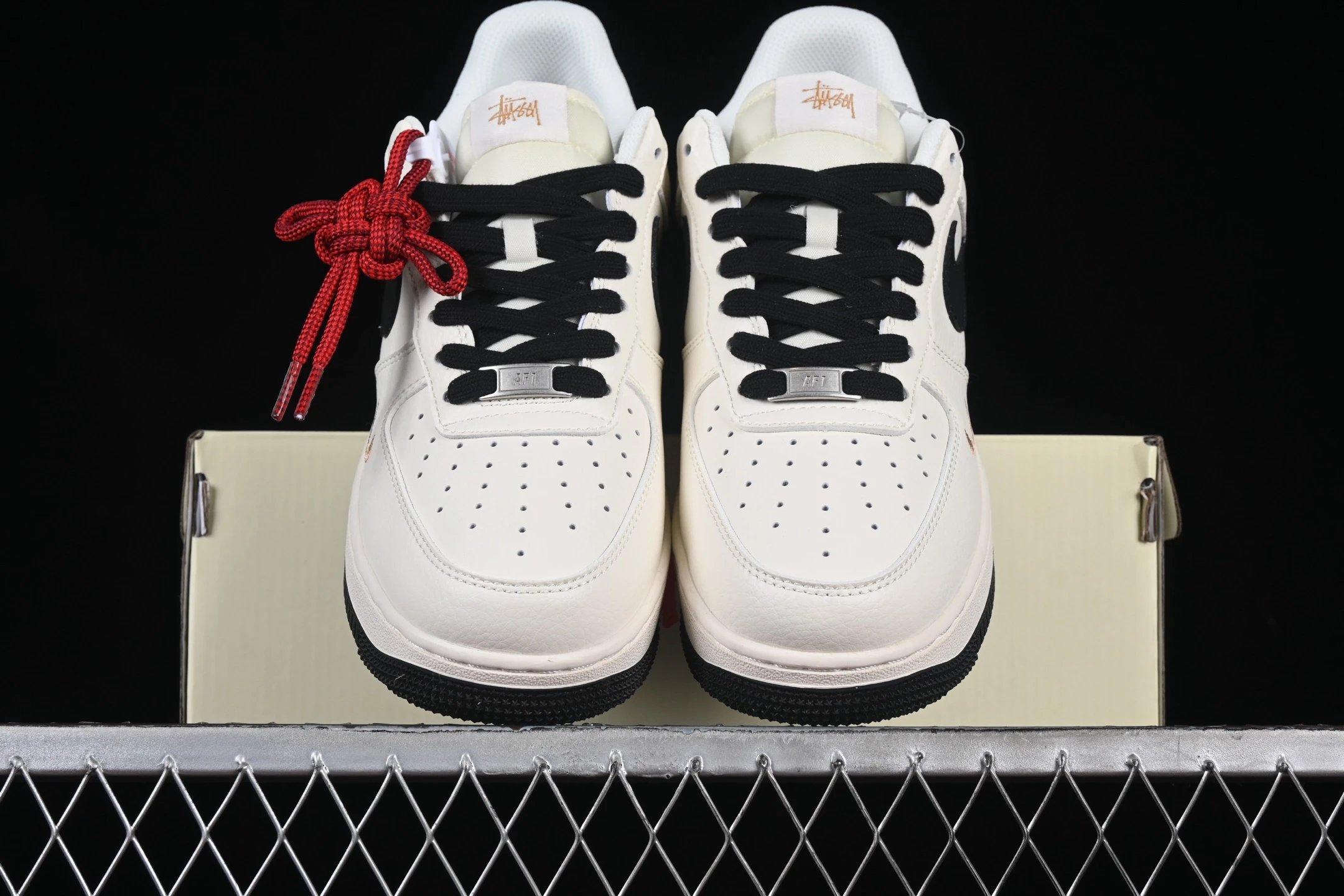 Casual Leather Sneakers Ivory - Gallery Image 4 - Detailed View