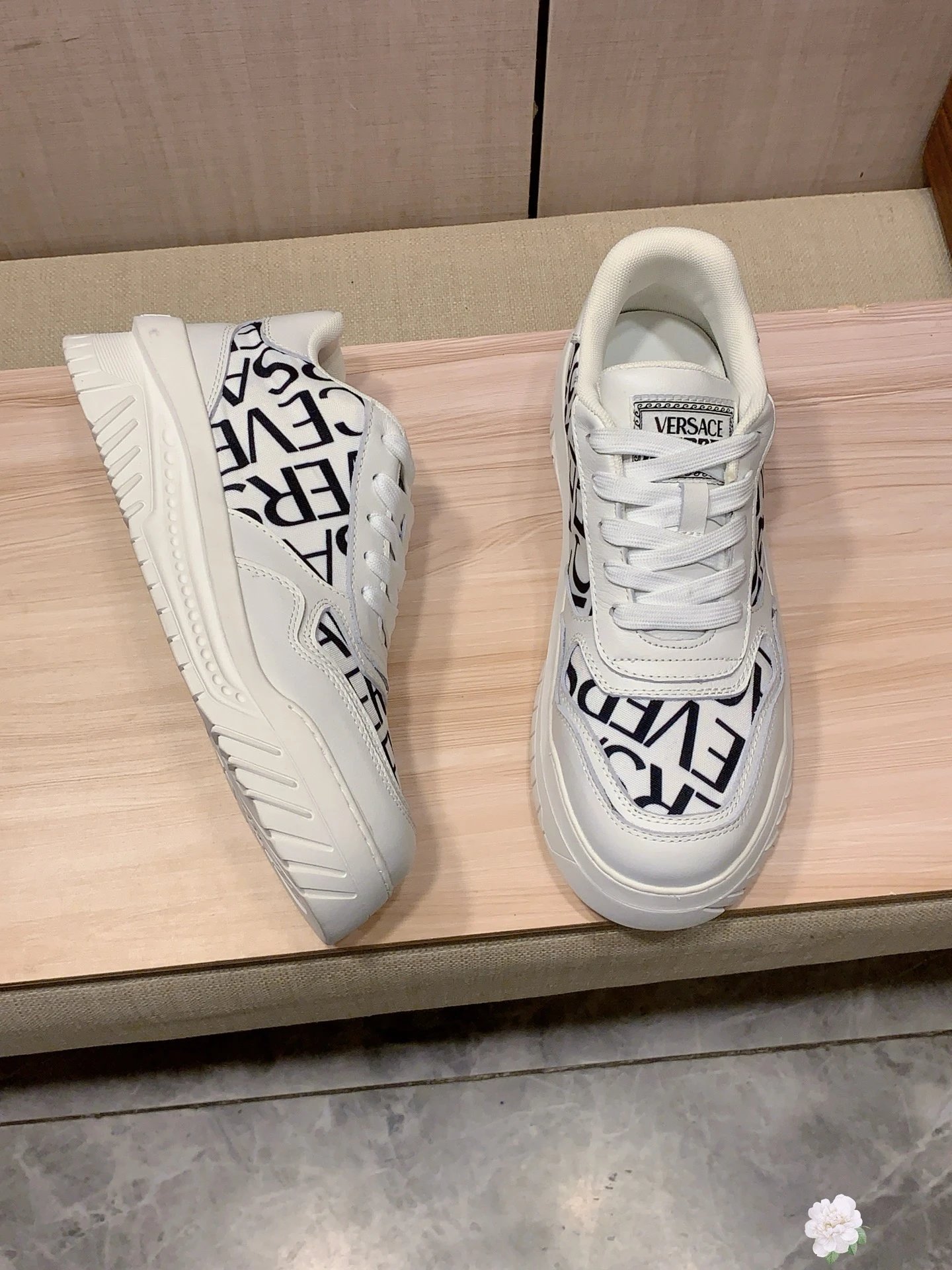 Chunky Leather Logo Sneakers Ivory White - Gallery Image 5 - Detailed View