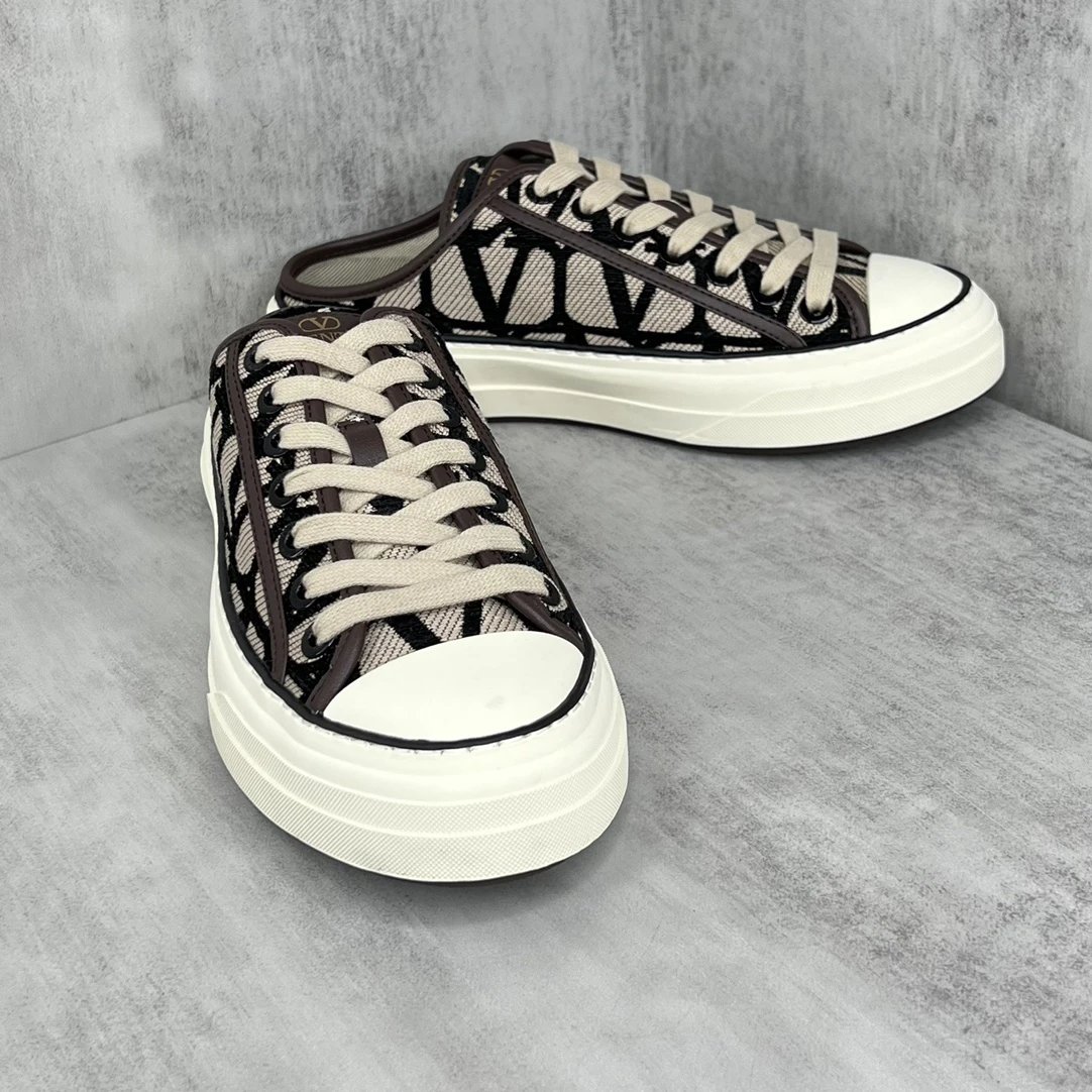 Low Top Canvas Sneakers Ivory Black - Gallery Image 2 - Detailed View