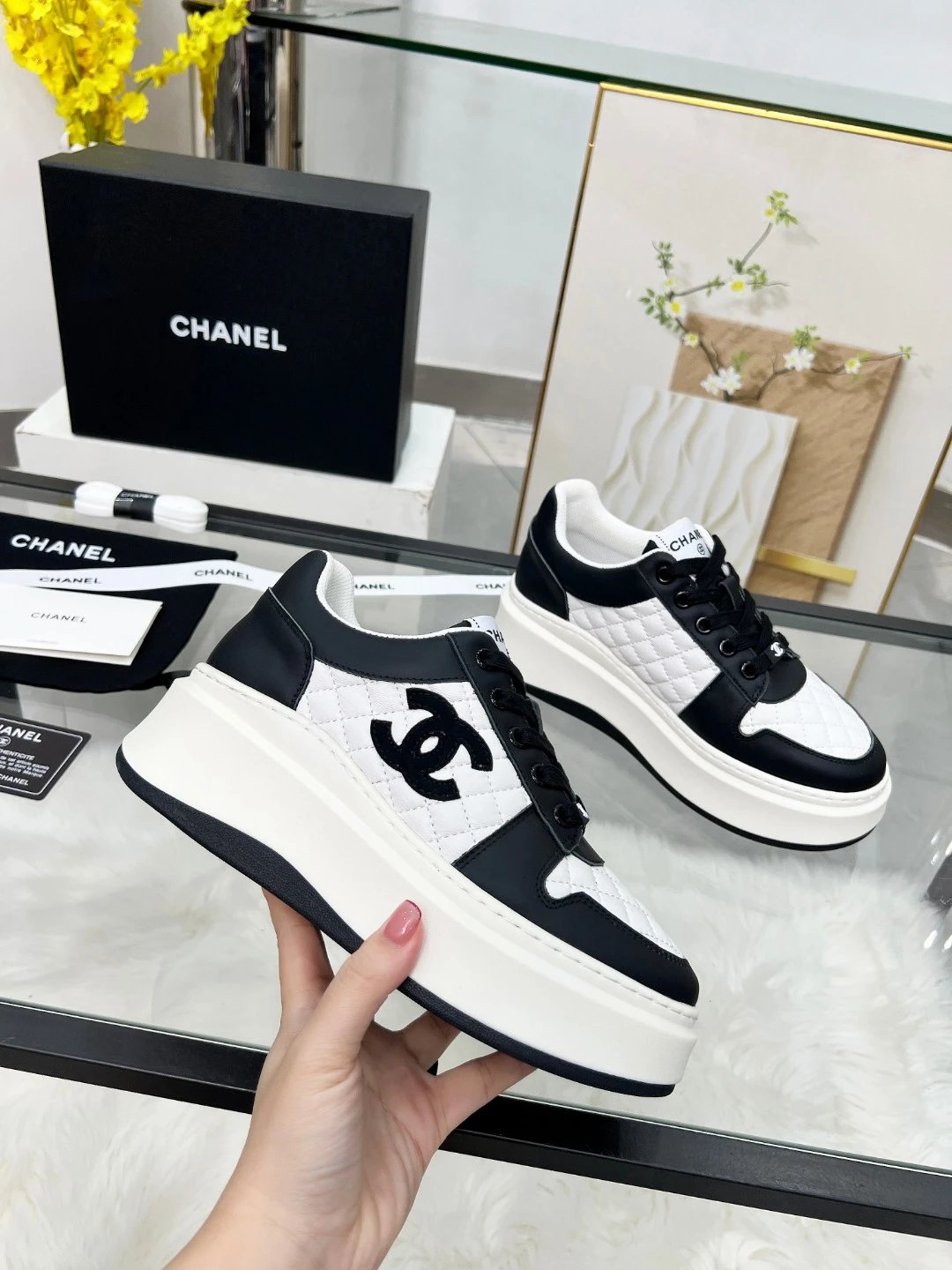 Chanel 25C Sneakers Black White - Gallery Image 4 - Detailed View