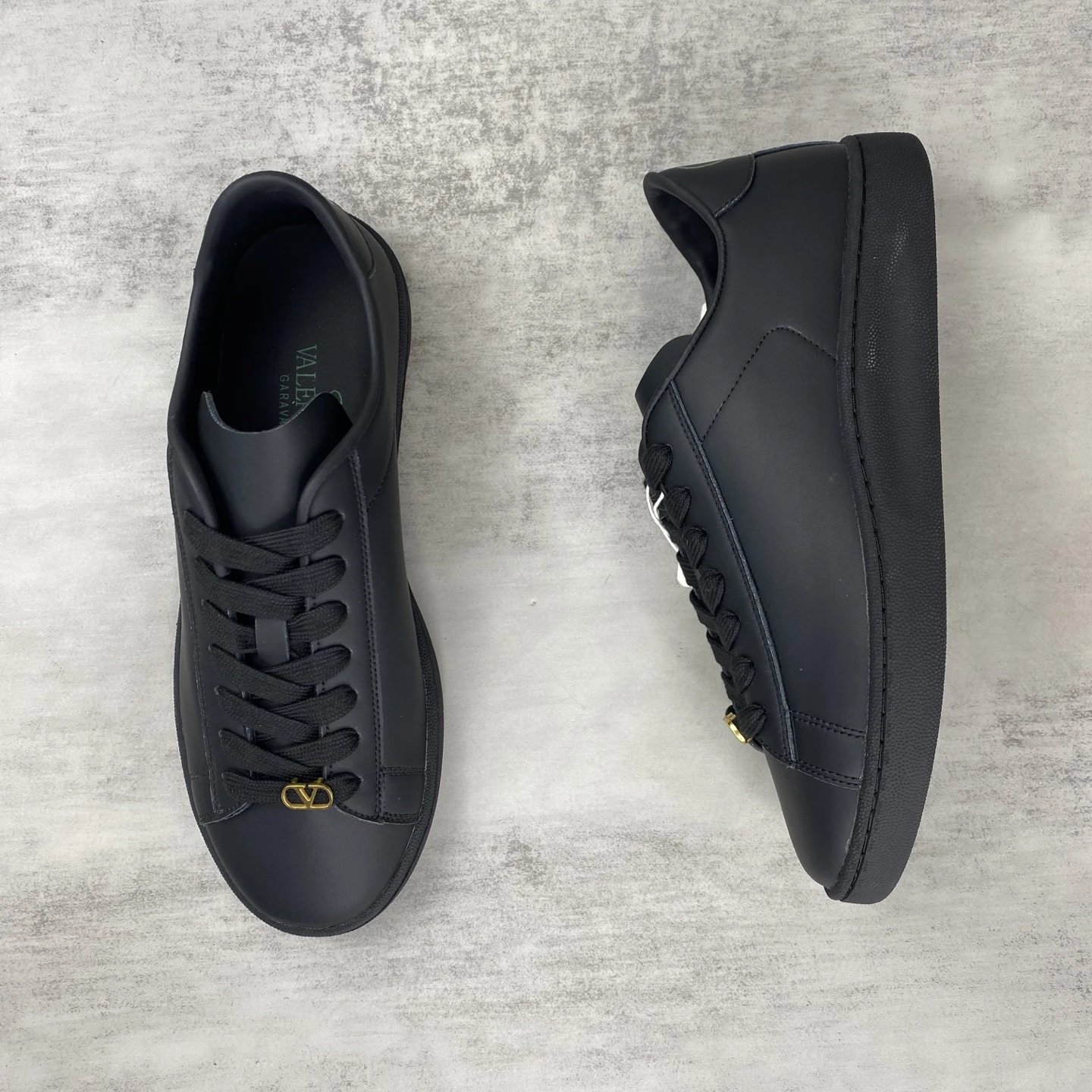 Low Top Leather Sneakers Jet Black - Gallery Image 3 - Detailed View