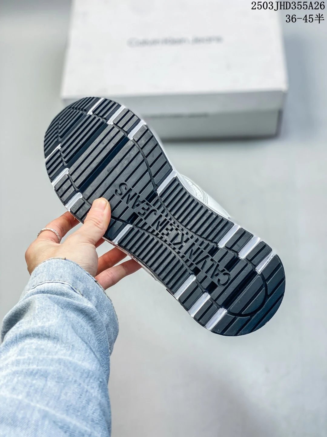 Luxury Leather Running Sneakers Retro Style in Pearl White - Gallery Image 5 - Detailed View