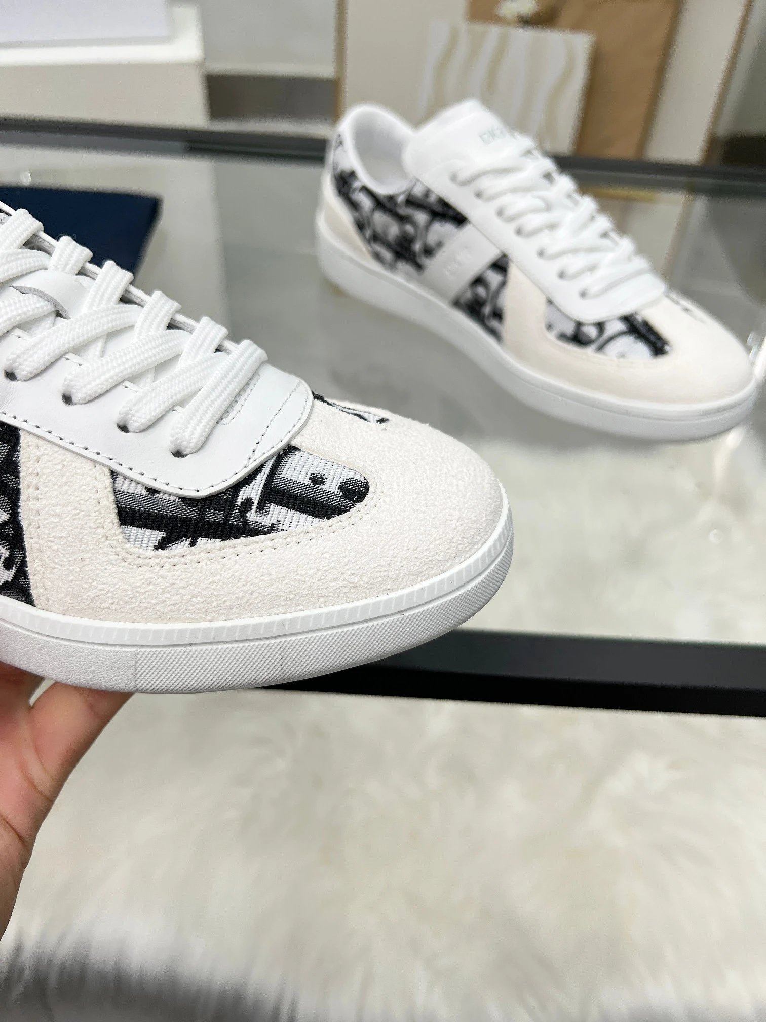Dior B01 Sneakers Black White - Gallery Image 6 - Detailed View