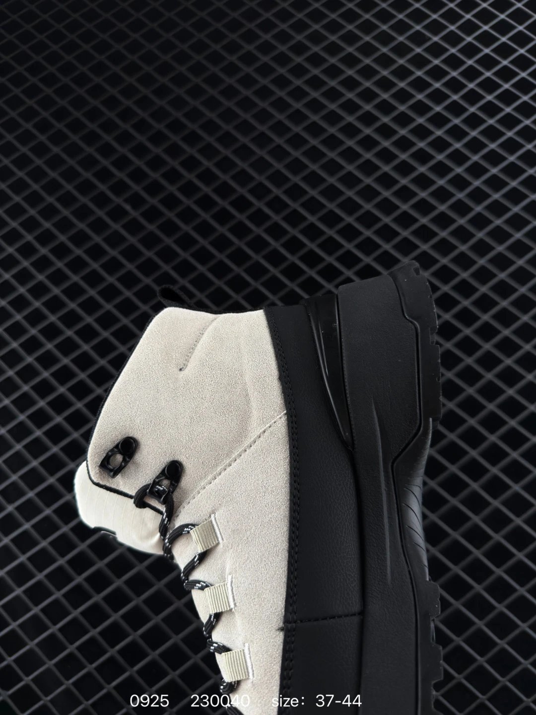 Outdoor High-top Boots Tawny - Gallery Image 8 - Detailed View