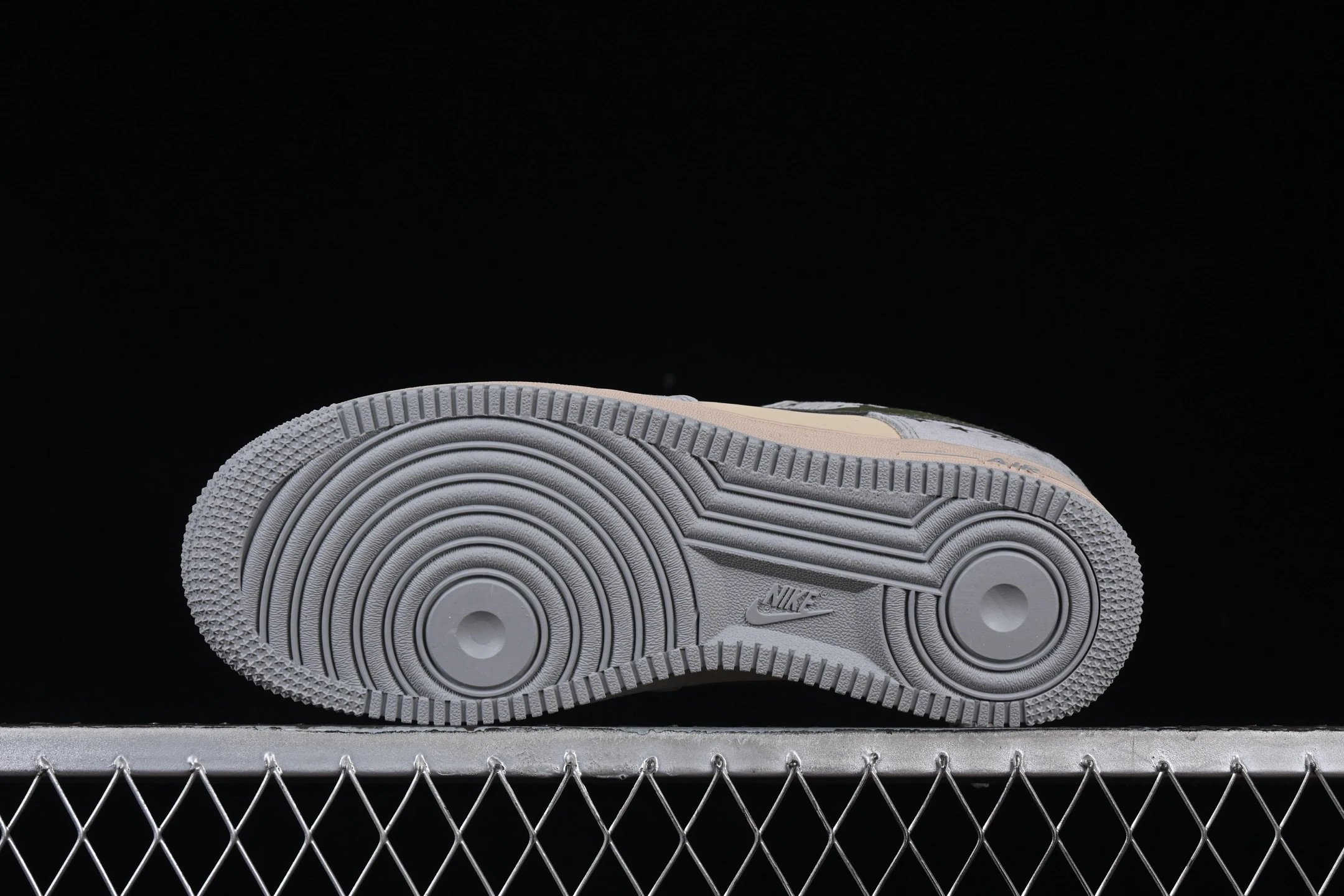 Suede Low-Top Sneakers Olive - Gallery Image 3 - Detailed View