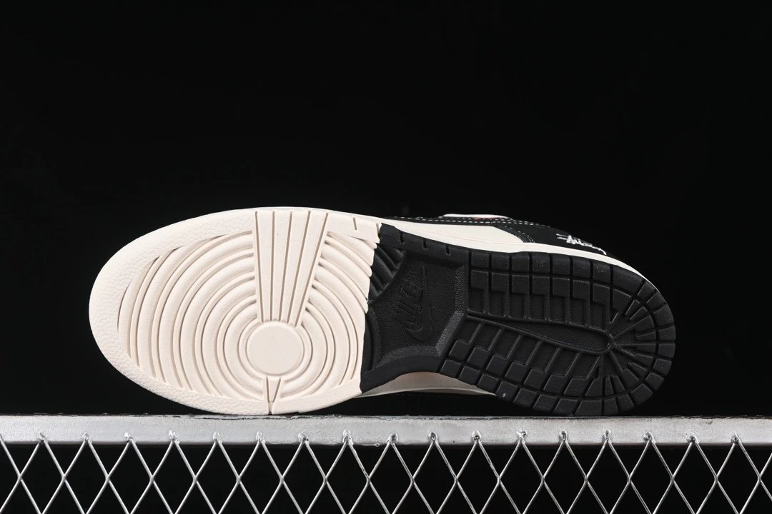 Custom Low-Top Skate Shoes Ivory Noir - Gallery Image 3 - Detailed View