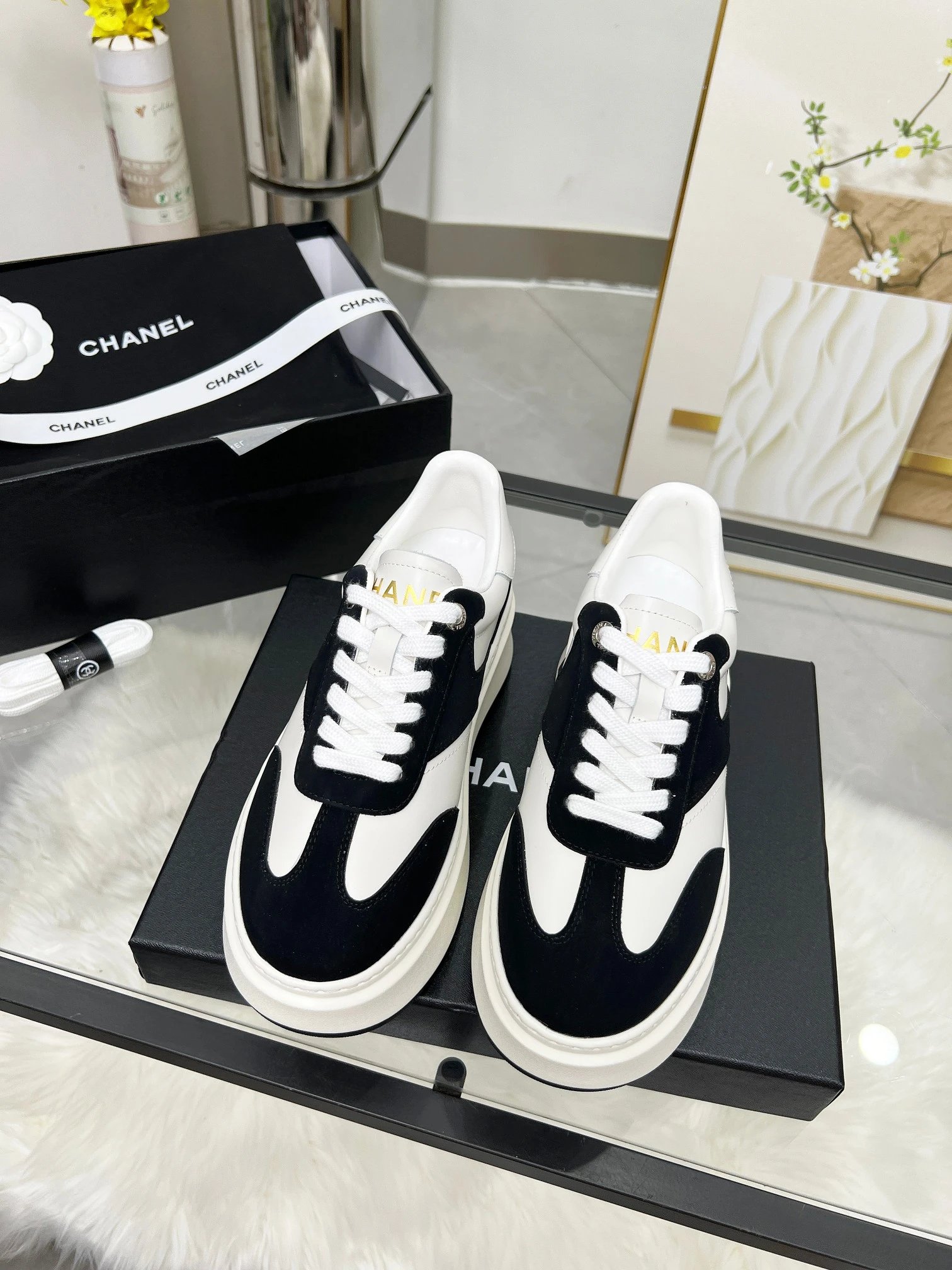 Chanel 25C Sneakers Black - Gallery Image 2 - Detailed View