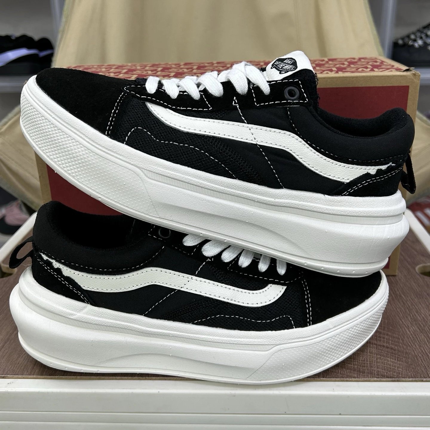 Old Skool Overt Comfycush Low Sneakers Ebony Ivory - Gallery Image 3 - Detailed View