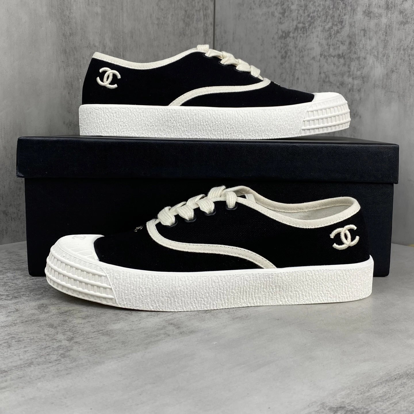 Vintage Canvas Low Top Sneakers with Ivory Black Trim - Gallery Image 9 - Detailed View