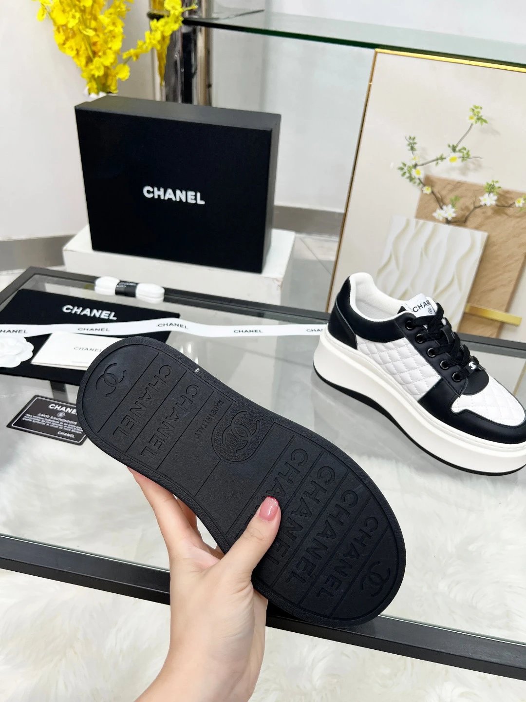 Chanel 25C Sneakers Black White - Gallery Image 9 - Detailed View