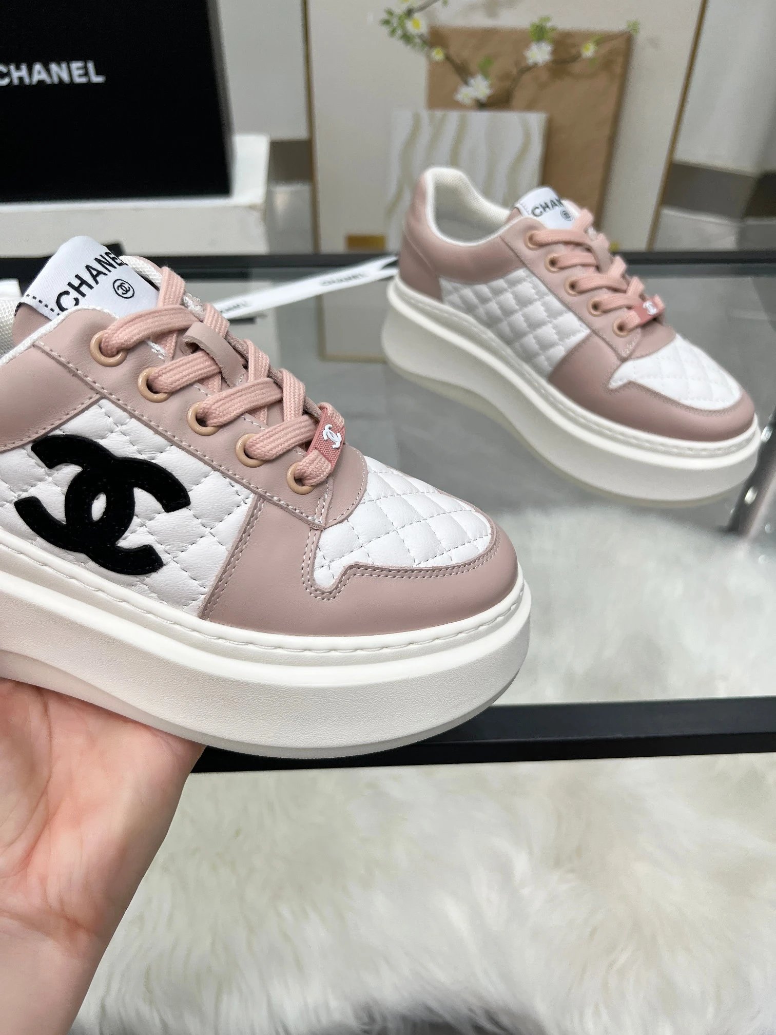 Chanel 25C Sneakers Pink - Gallery Image 6 - Detailed View