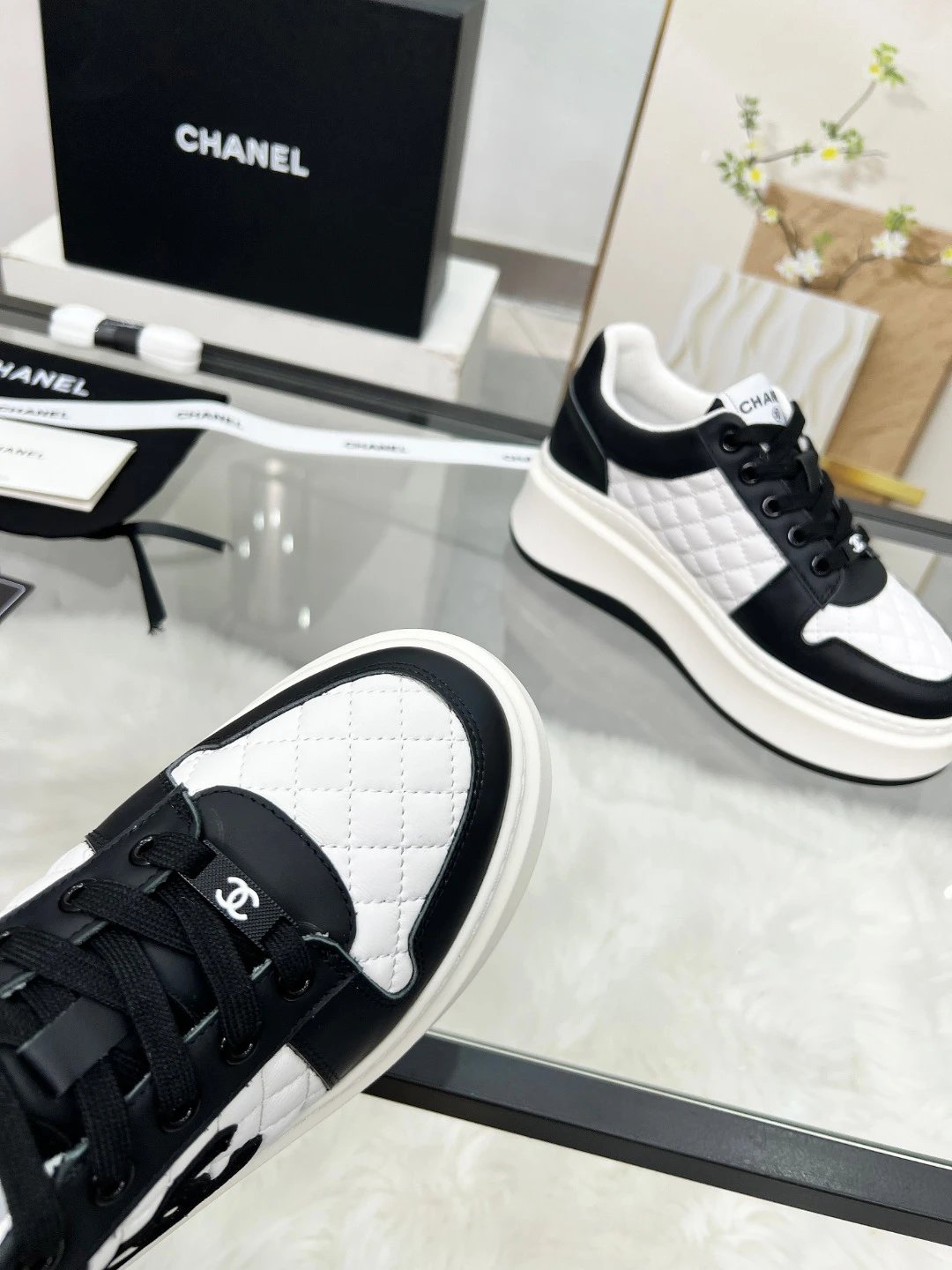 Chanel 25C Sneakers Black White - Gallery Image 6 - Detailed View