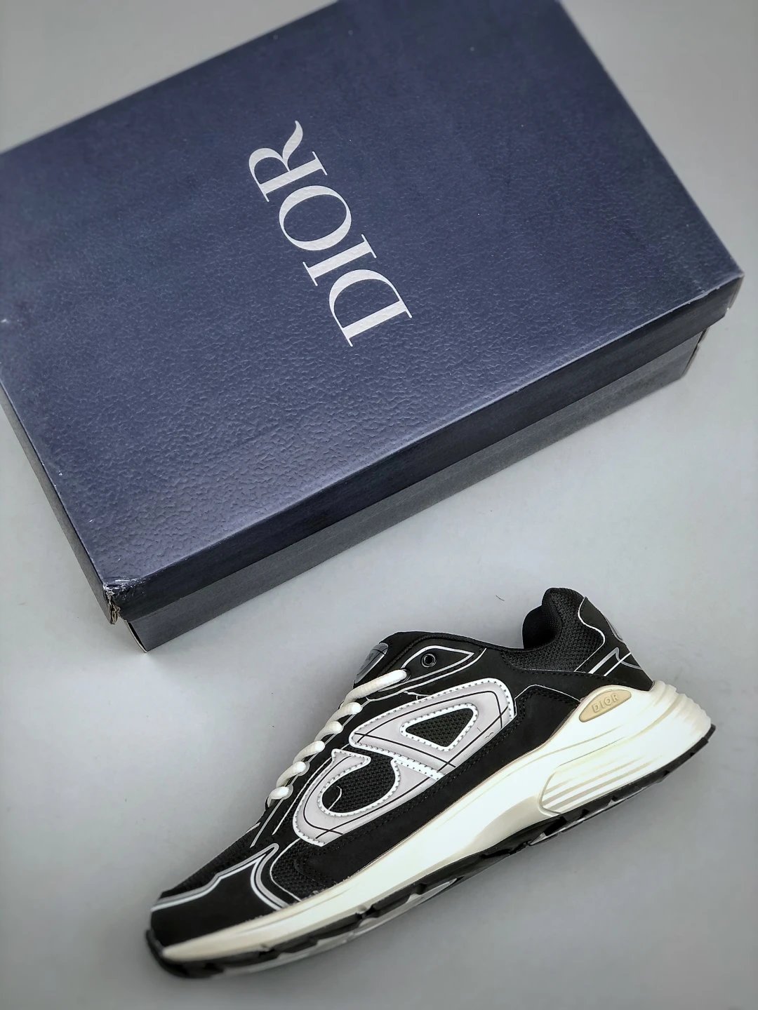 Retro Dad Sneakers Noir - Gallery Image 3 - Detailed View