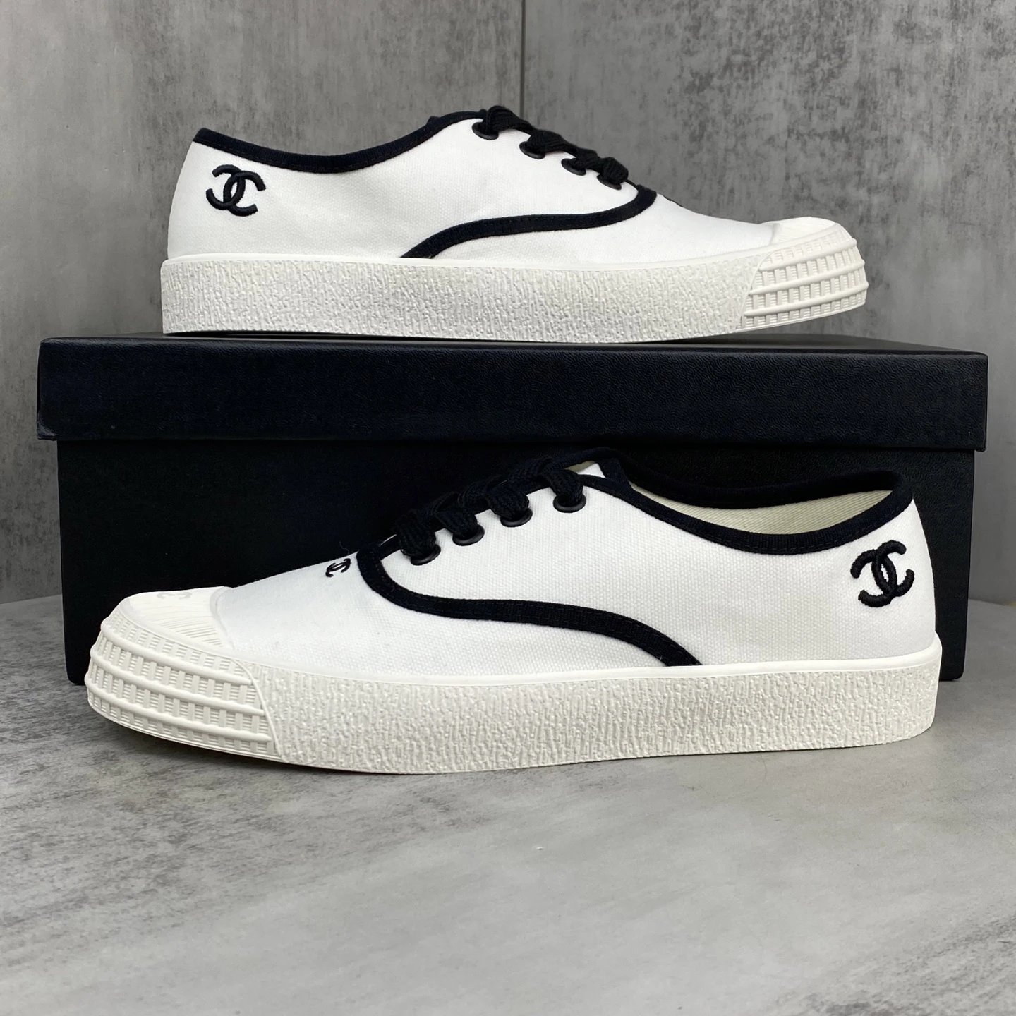 Vintage Canvas Low Top Sneakers Retro Black White - Gallery Image 9 - Detailed View