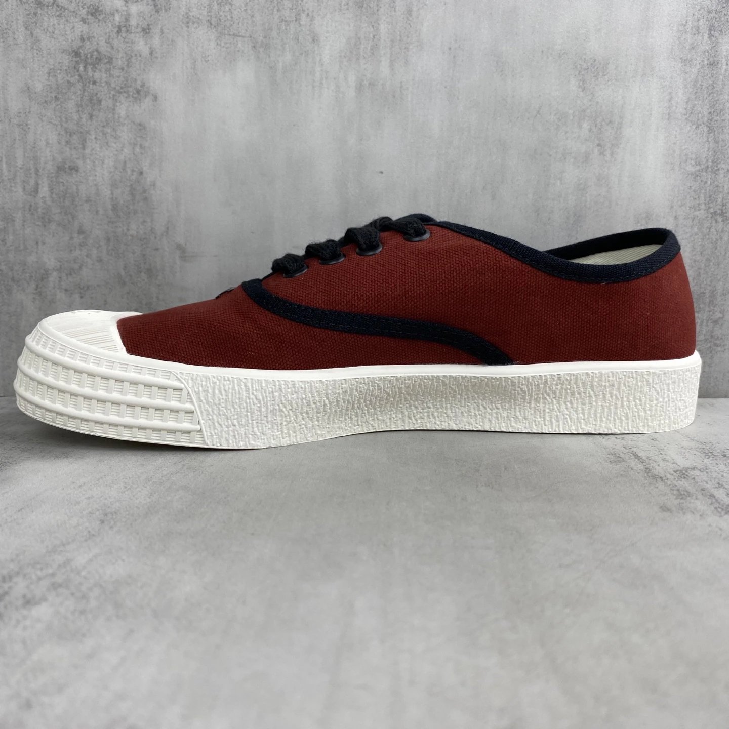 Vintage Canvas Low Top Sneakers with Rubber Sole in Crimson - Gallery Image 7 - Detailed View